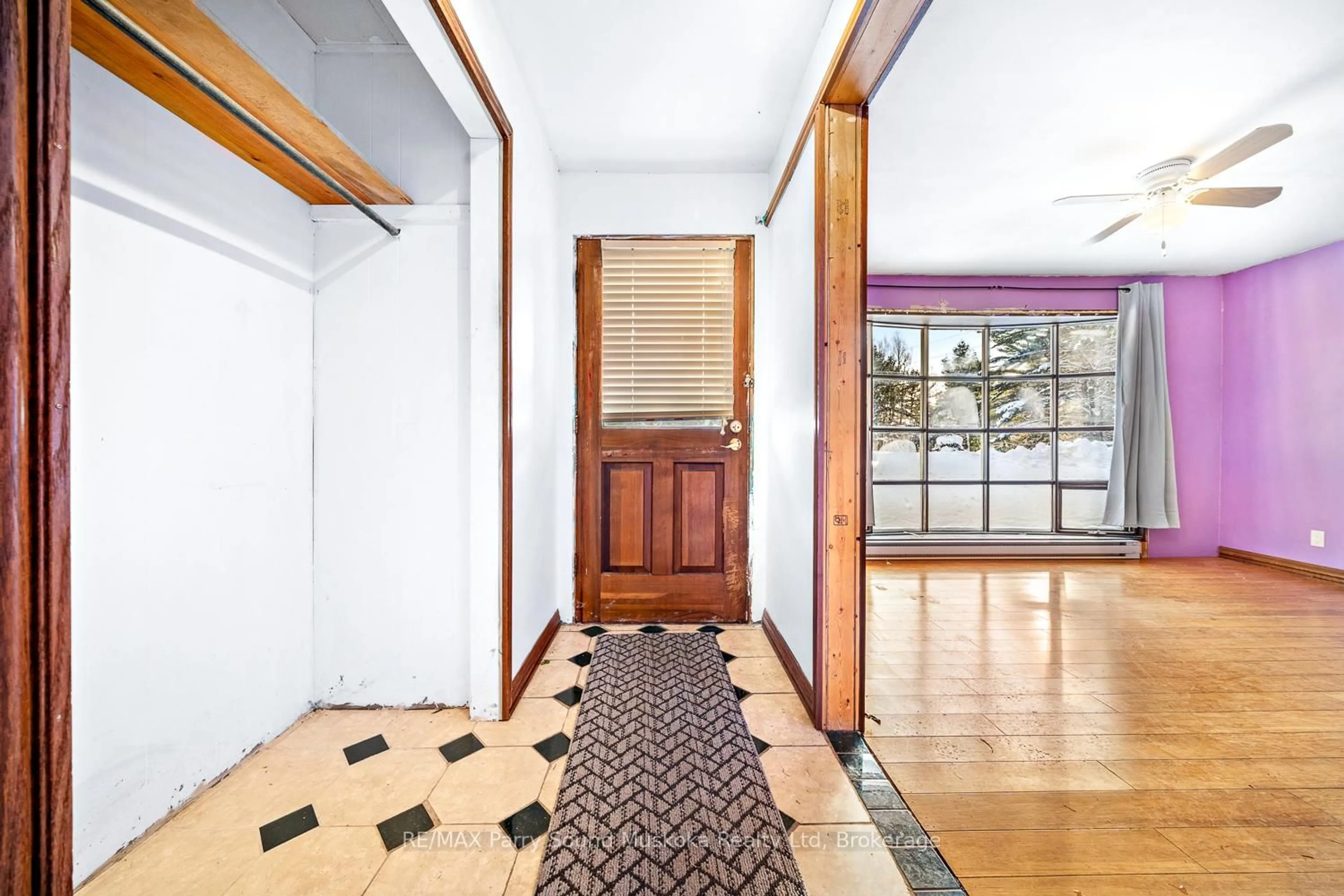 Indoor foyer for 1 Old Carling Rd, Carling Ontario P0G 1G0