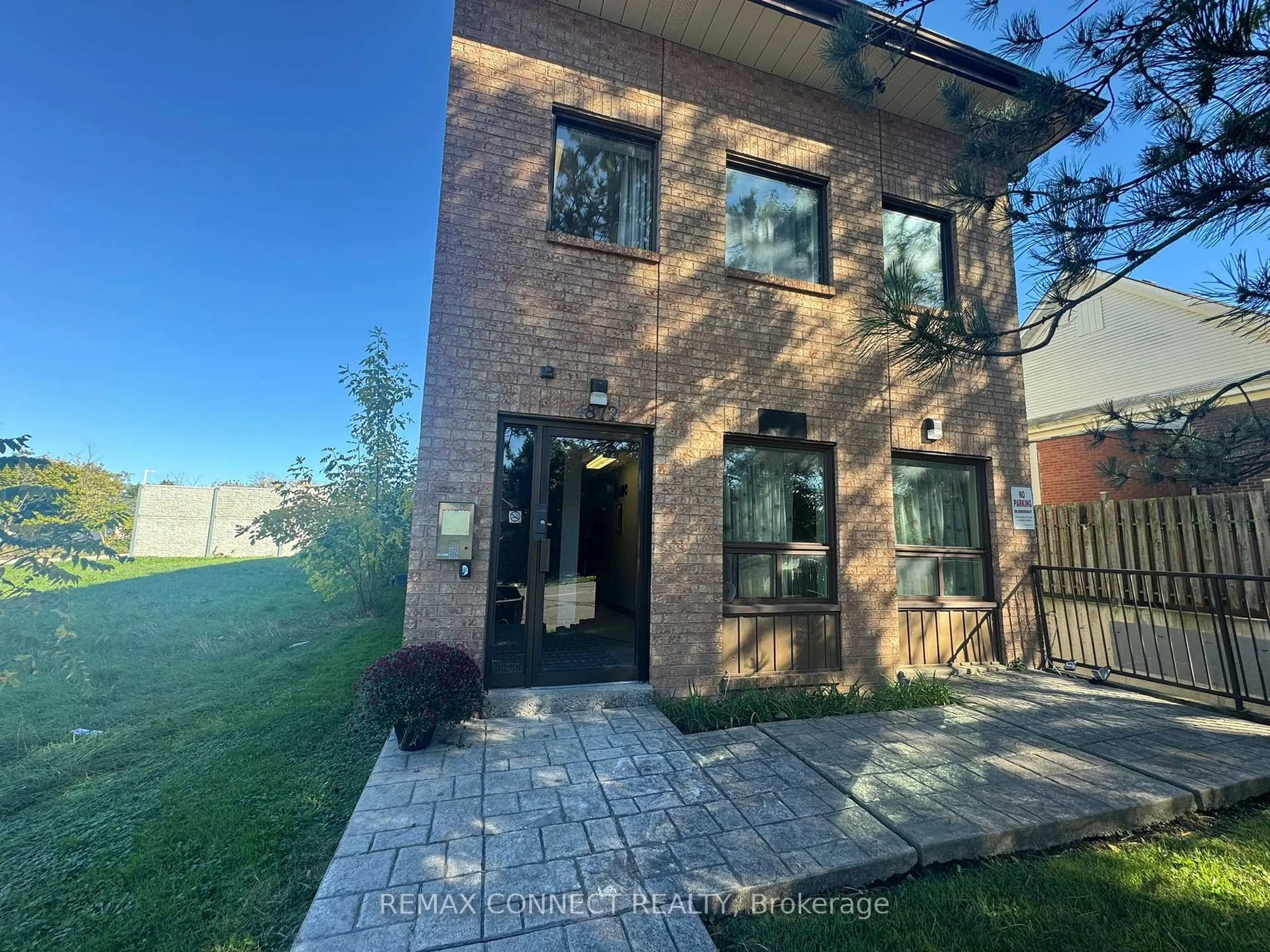 Home with brick exterior material, street for 4872 Valley Way #303, Niagara Falls Ontario L2E 1W3