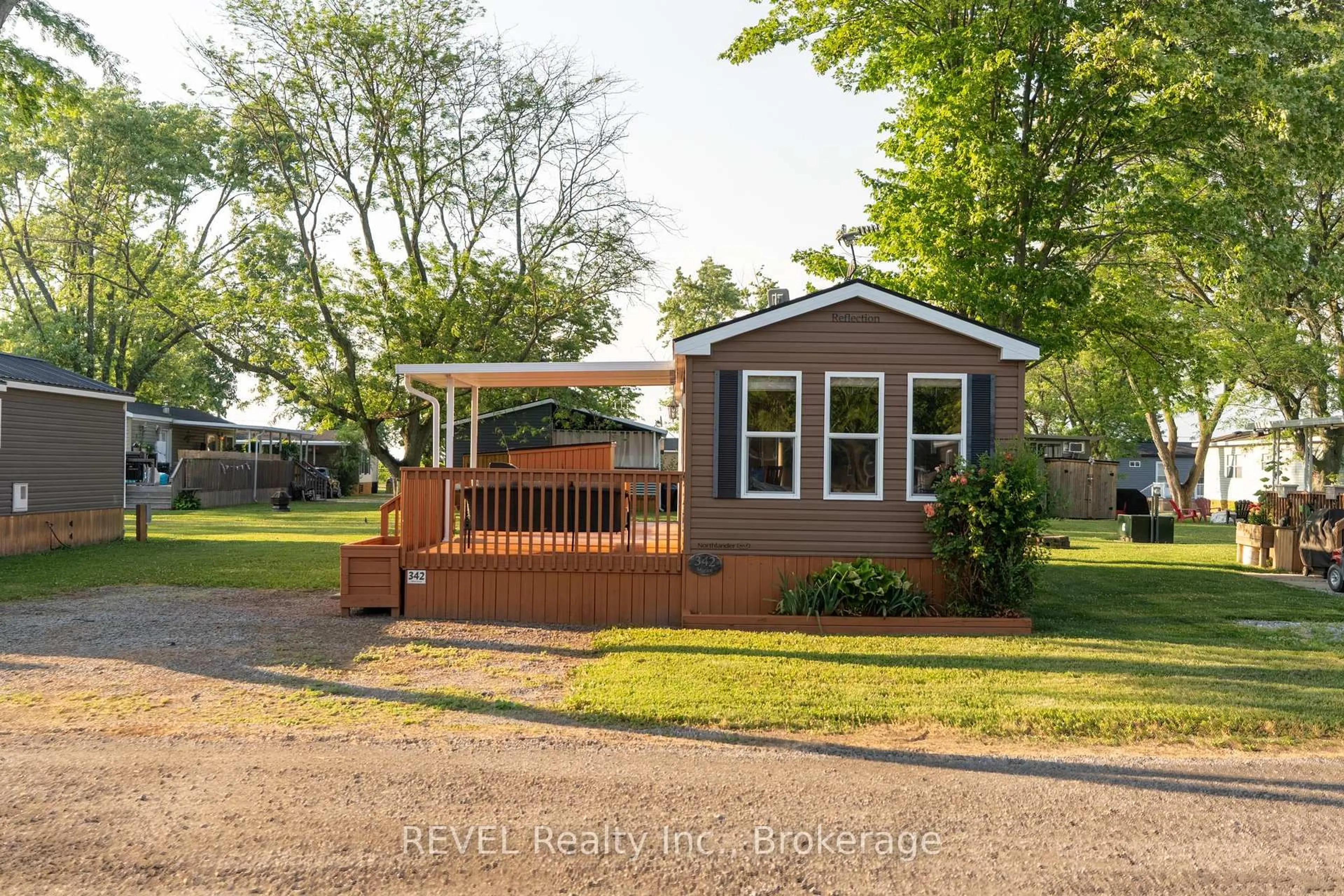 Home with vinyl exterior material, street for 1501 Line 8 Rd #342, Niagara-on-the-Lake Ontario L0S 1J0