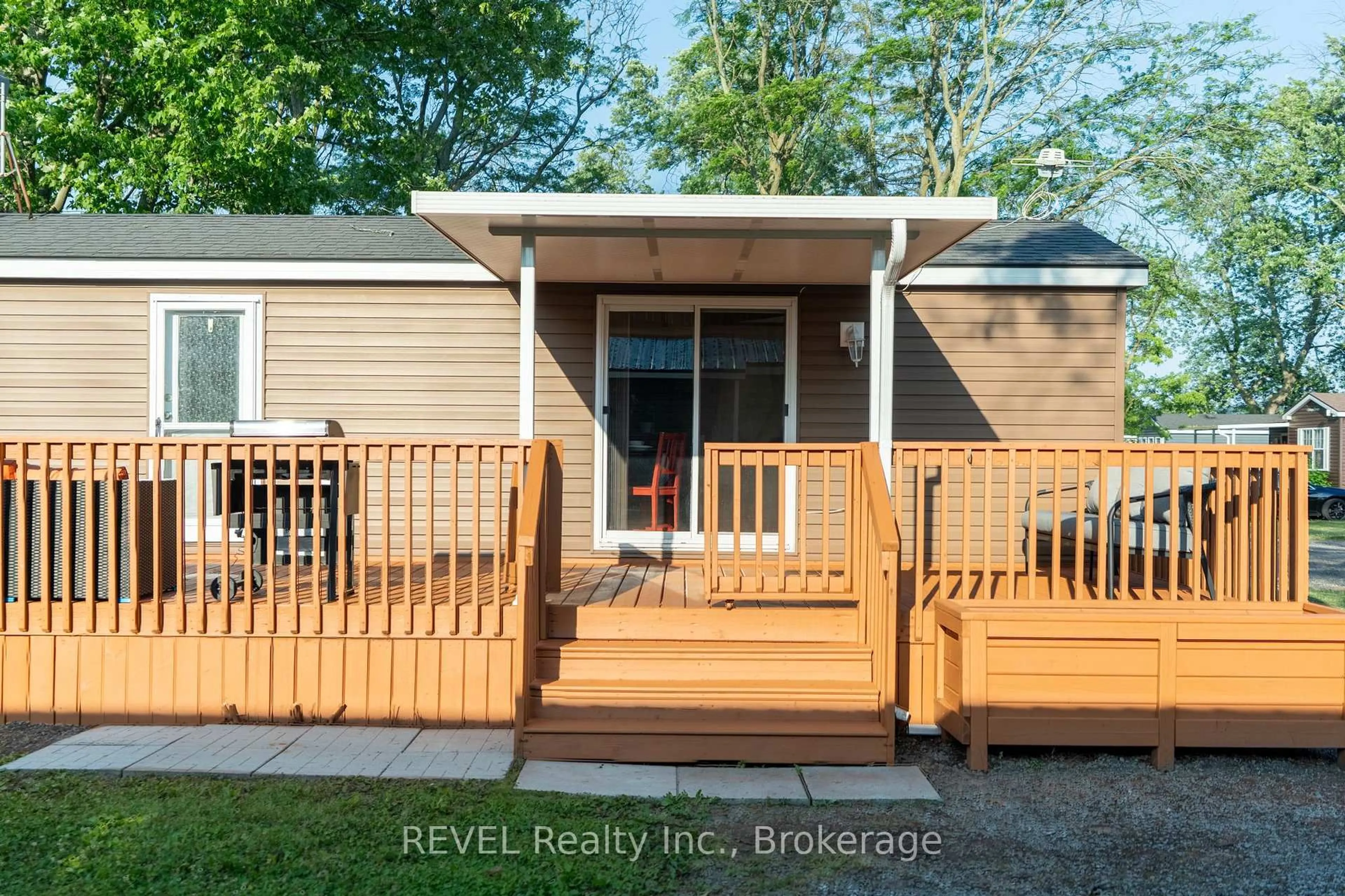 Patio, street for 1501 Line 8 Rd #342, Niagara-on-the-Lake Ontario L0S 1J0