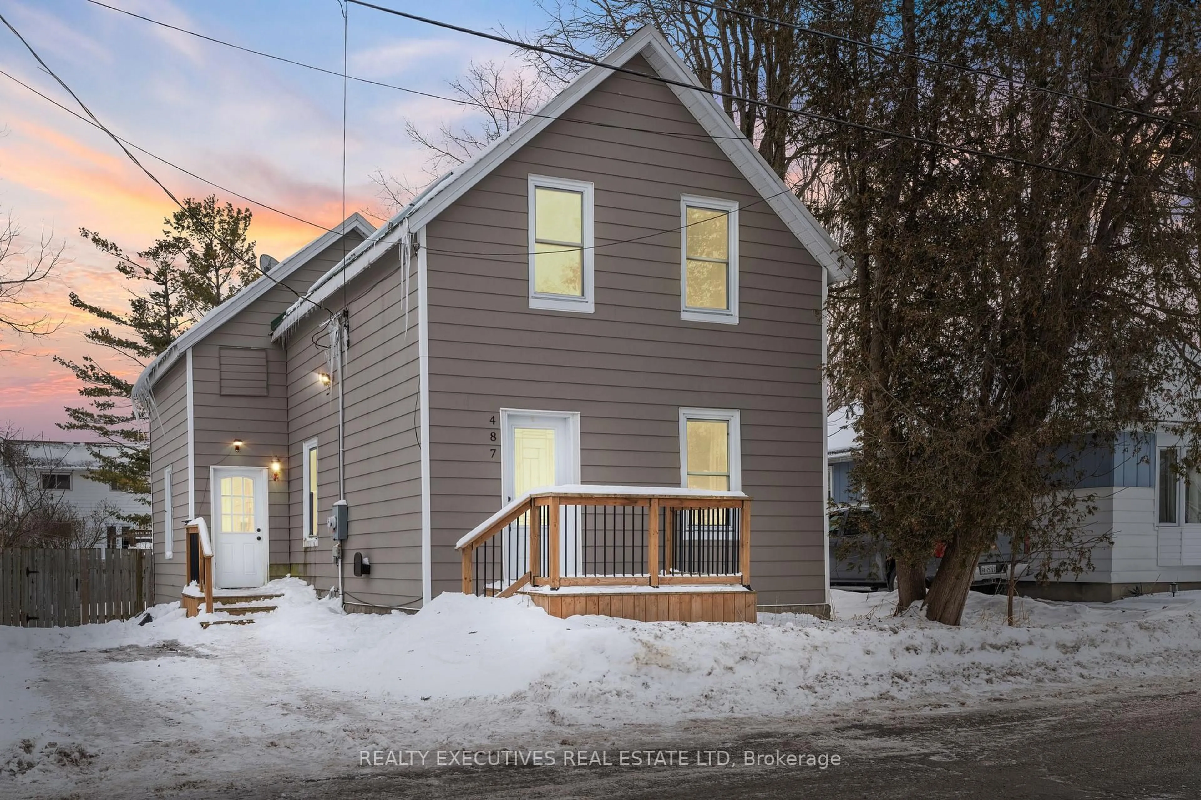 Unknown for 487 Clarence St, North Dundas Ontario K0C 2K0