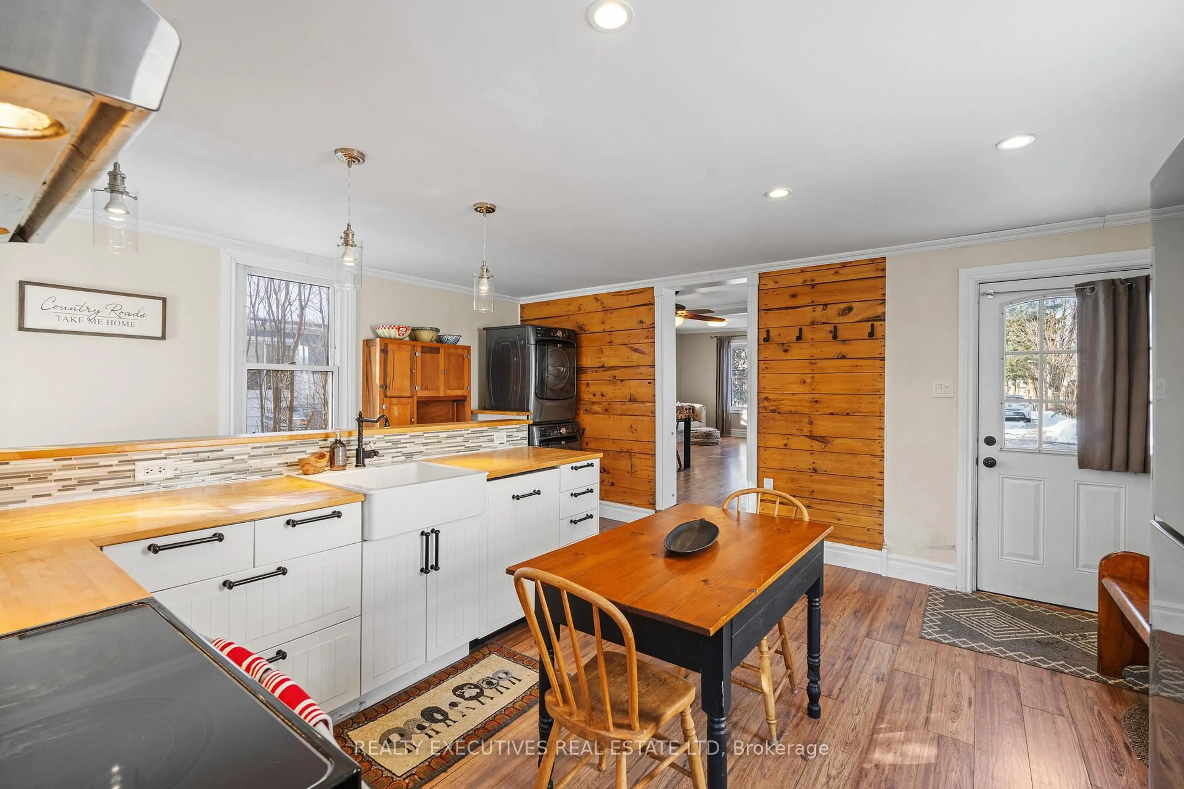 Open concept kitchen, wood/laminate floor for 487 Clarence St, North Dundas Ontario K0C 2K0