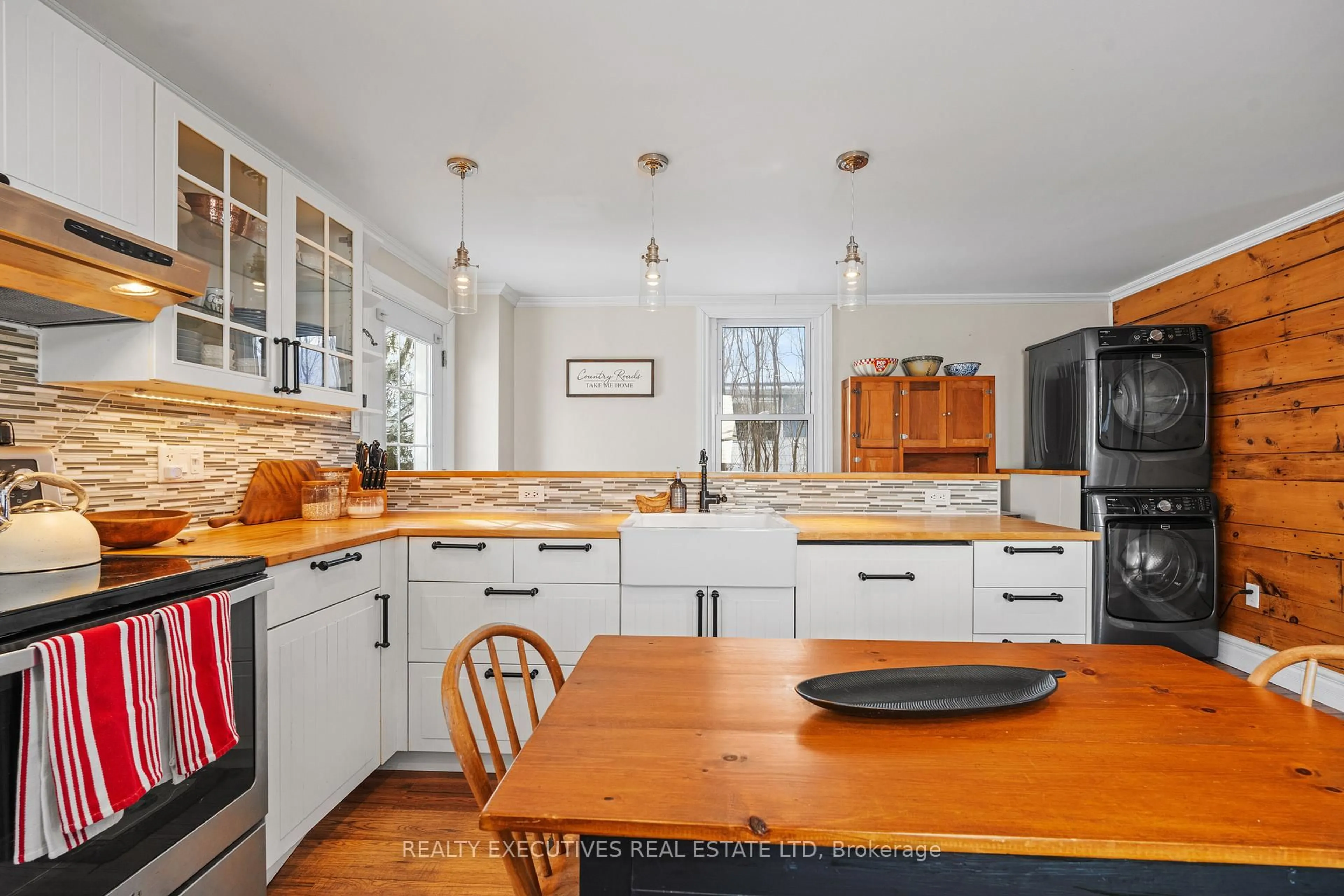 Open concept kitchen, unknown for 487 Clarence St, North Dundas Ontario K0C 2K0