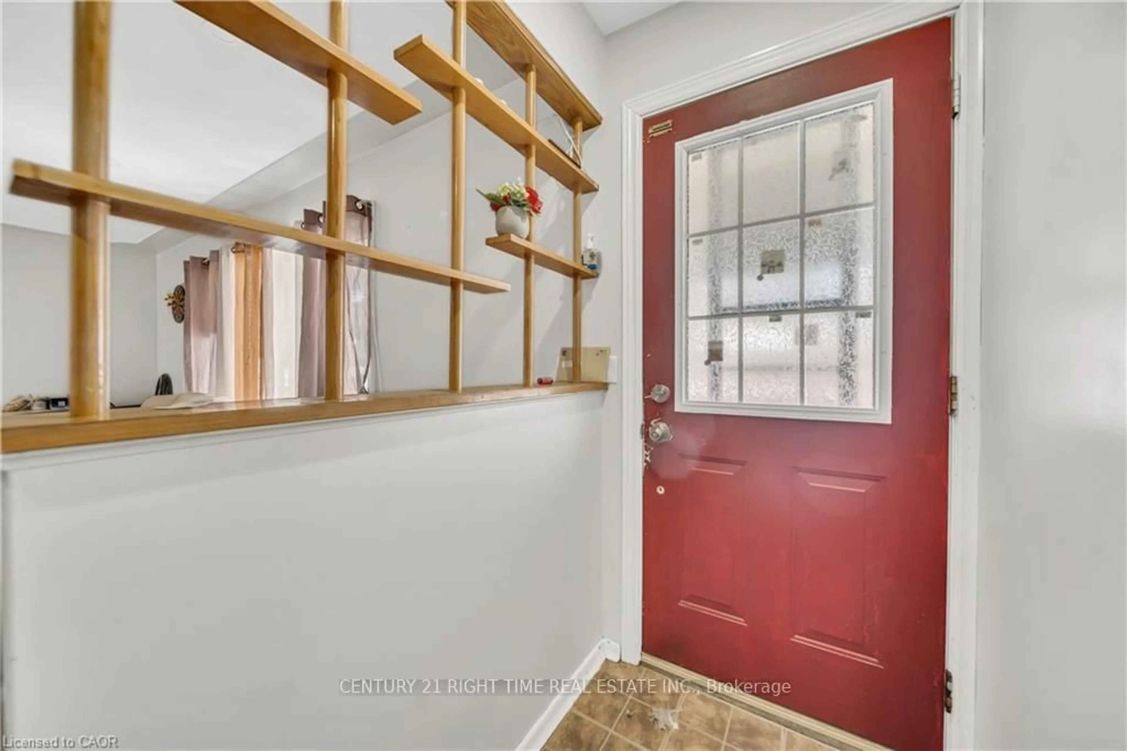 Indoor entryway for 259 Franklin St, Kitchener Ontario N2C 1R9