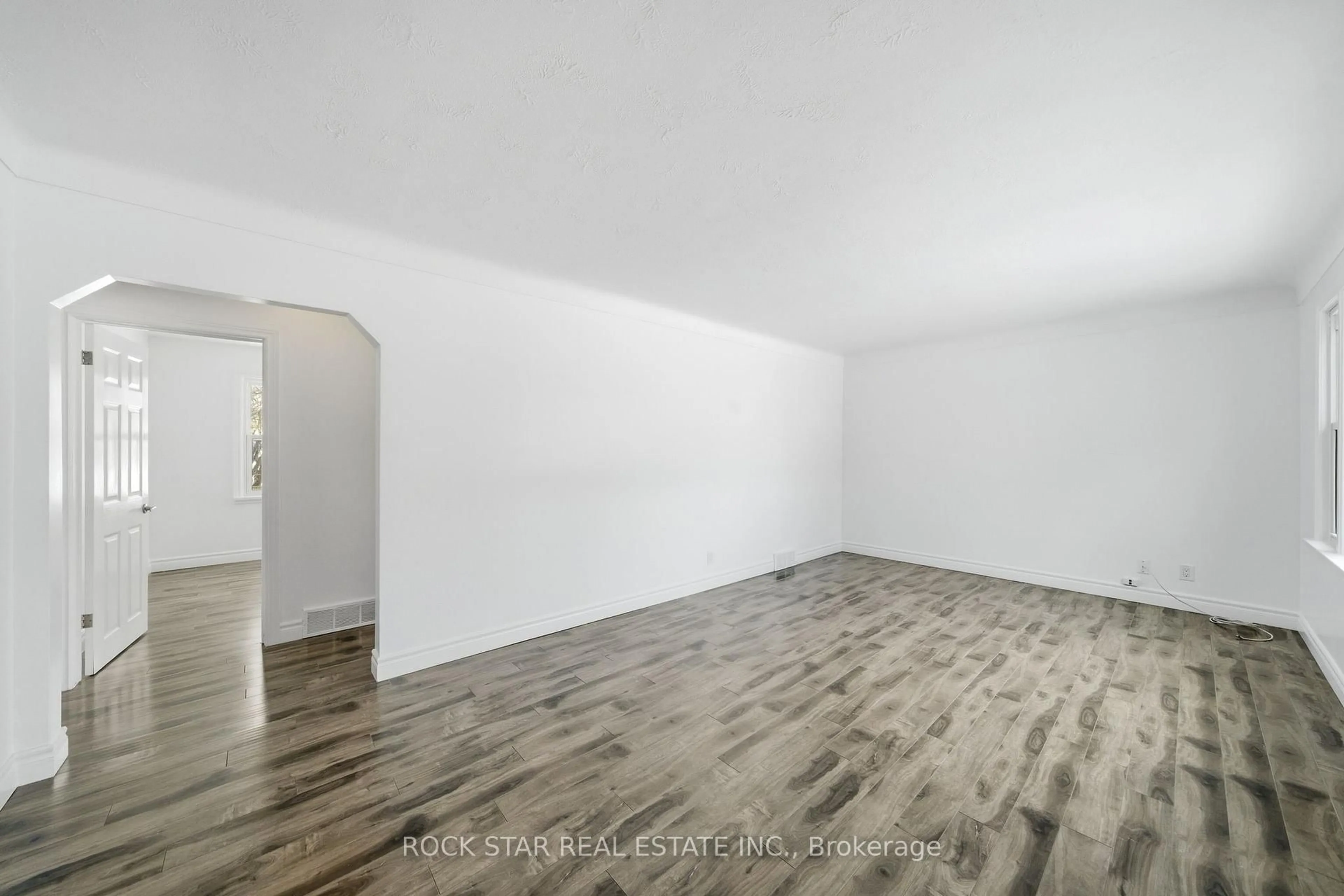 A pic of a room for 11 Nickerson Ave, St. Catharines Ontario L2N 3L9