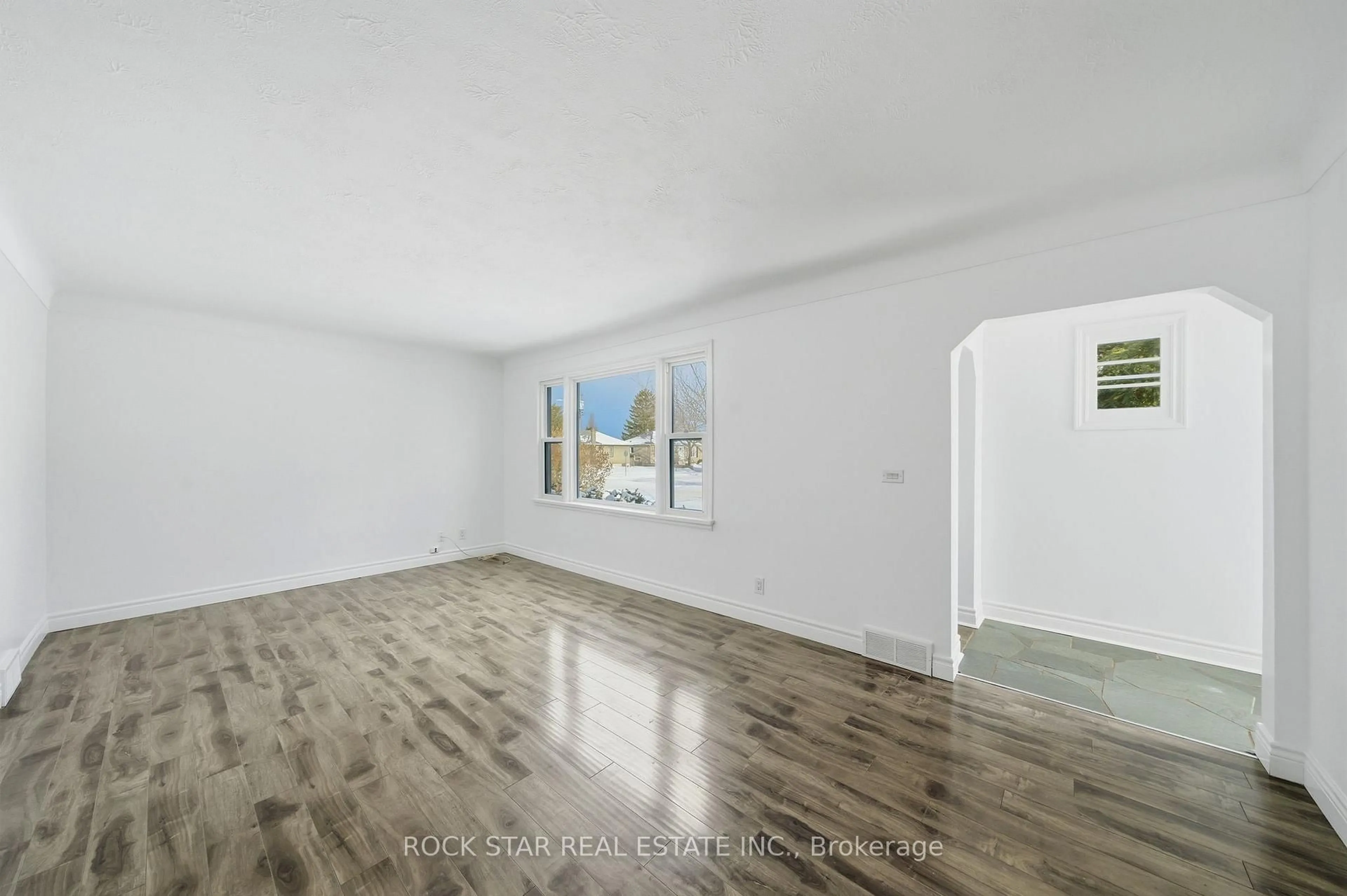 A pic of a room for 11 Nickerson Ave, St. Catharines Ontario L2N 3L9