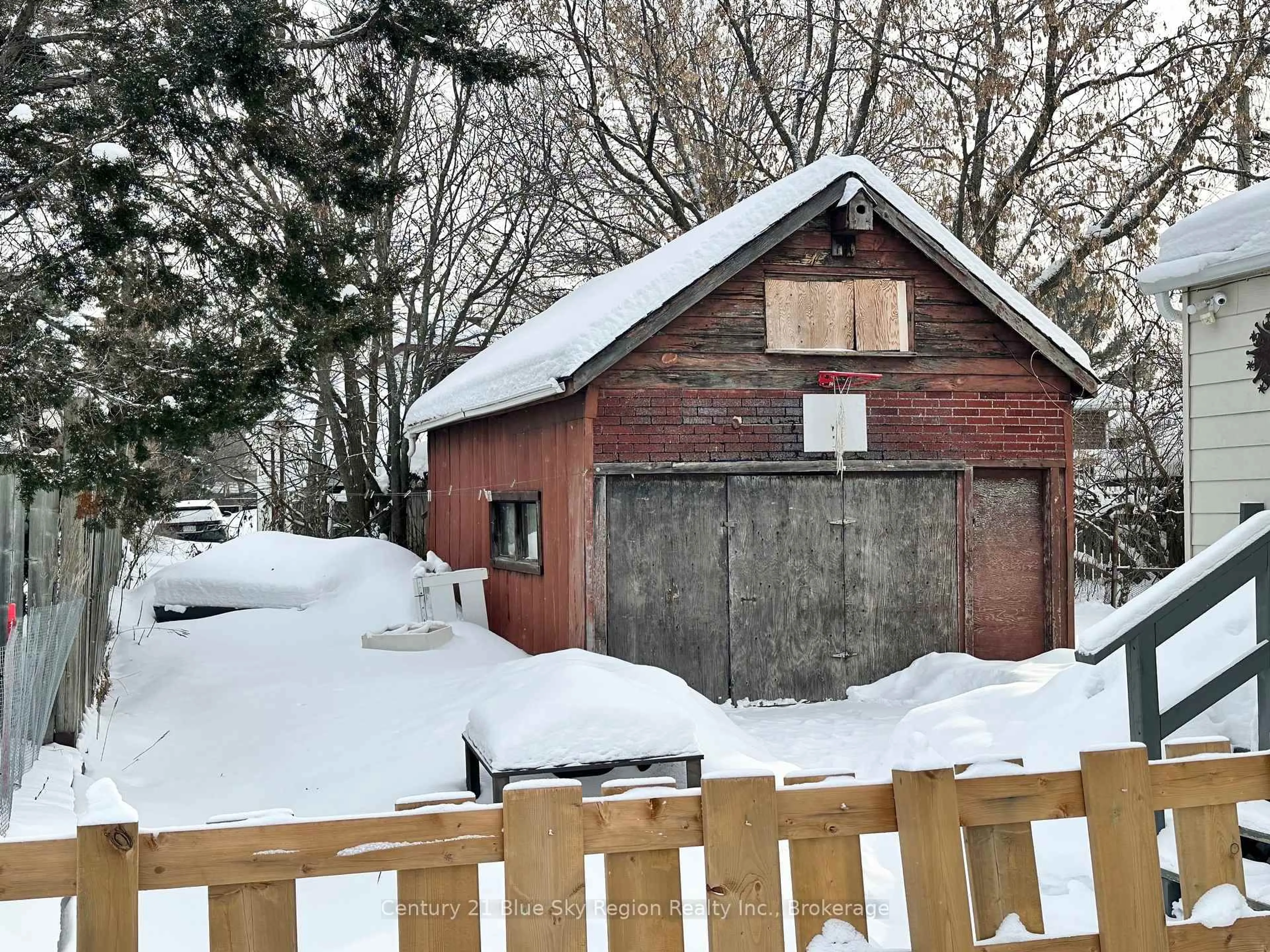 Shed for 470 Mcphail St, North Bay Ontario P1B 5Y8