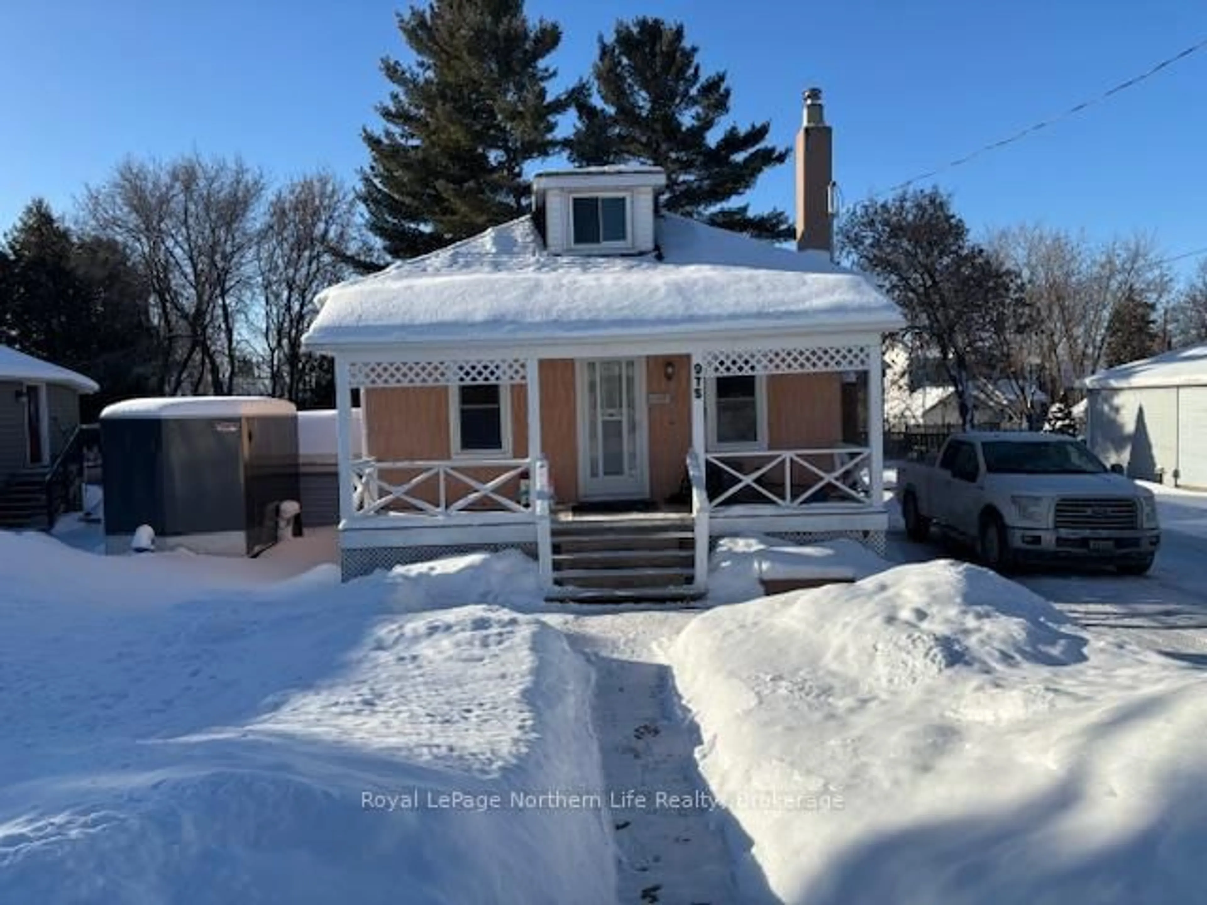 Unknown for 975 McIntyre St, North Bay Ontario P1B 3A5