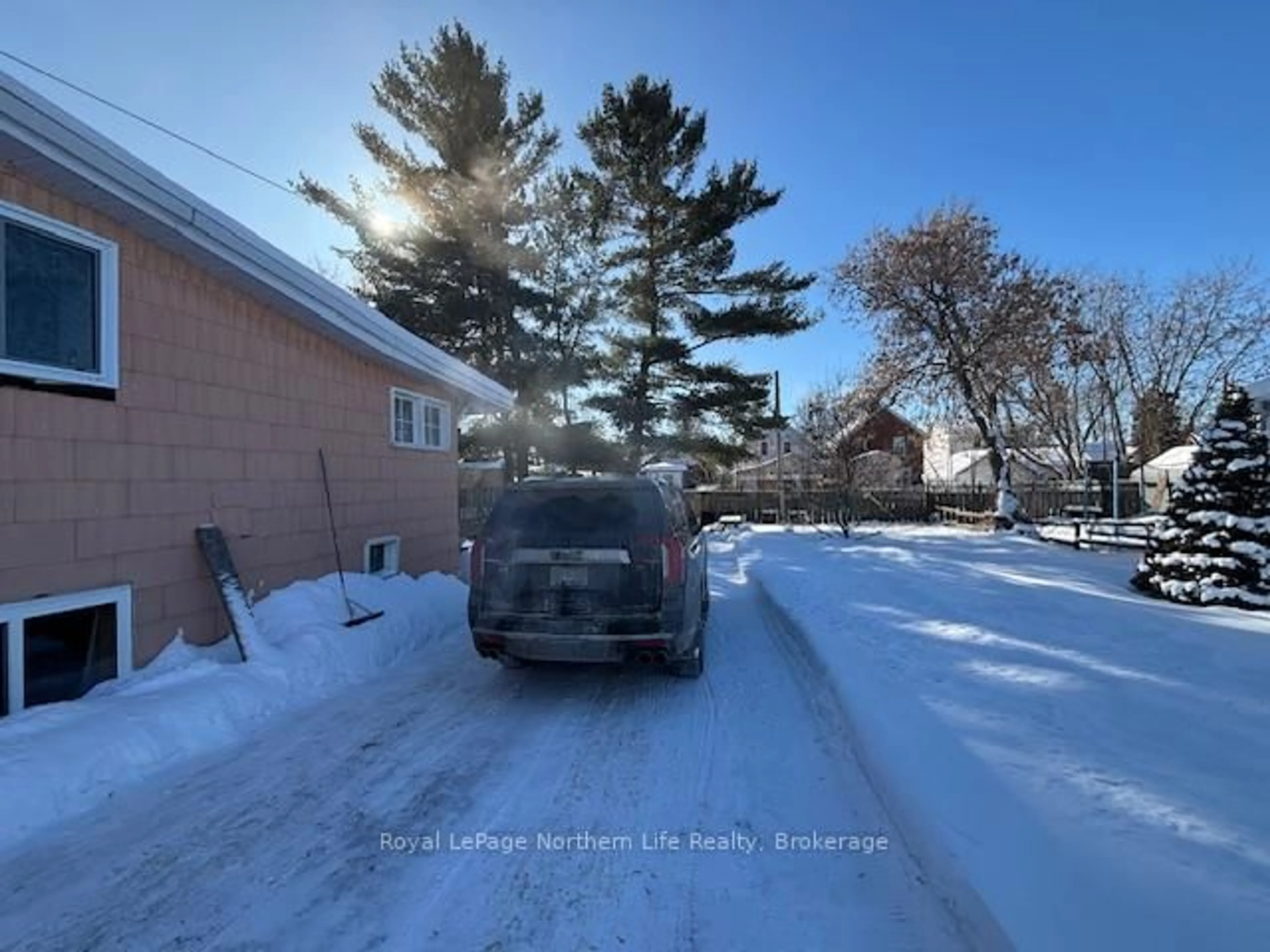A pic from outside/outdoor area/front of a property/back of a property/a pic from drone, street for 975 McIntyre St, North Bay Ontario P1B 3A5