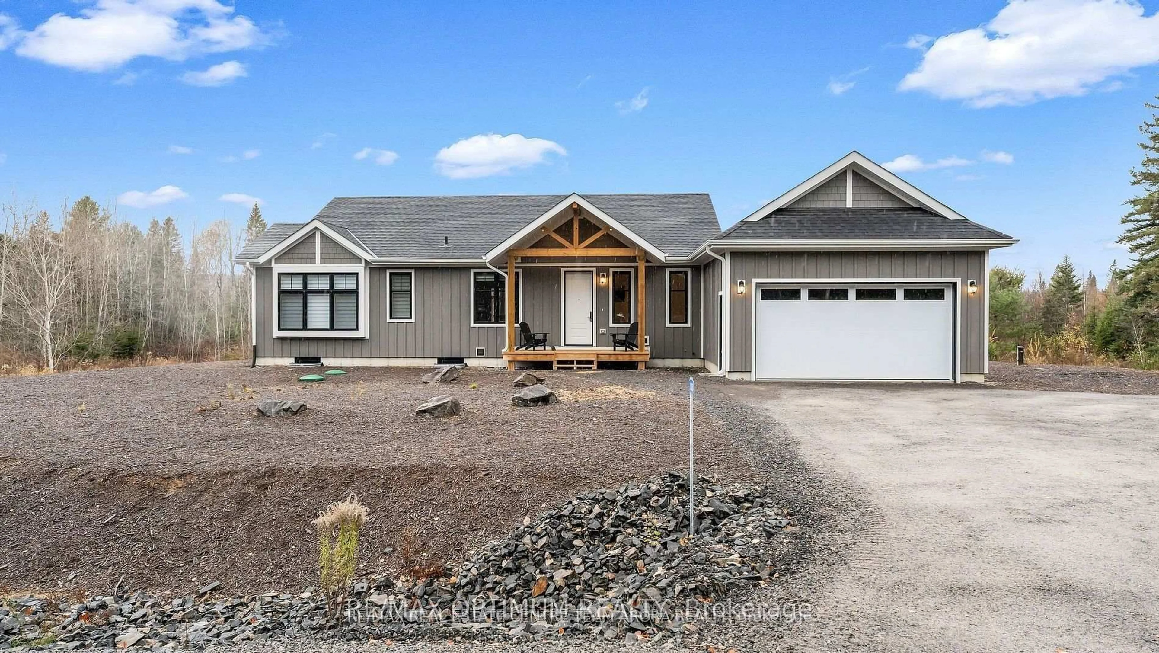 Home with vinyl exterior material, building for 1003 Kingsridge Crt #81, Lake of Bays Ontario P1H 2J6