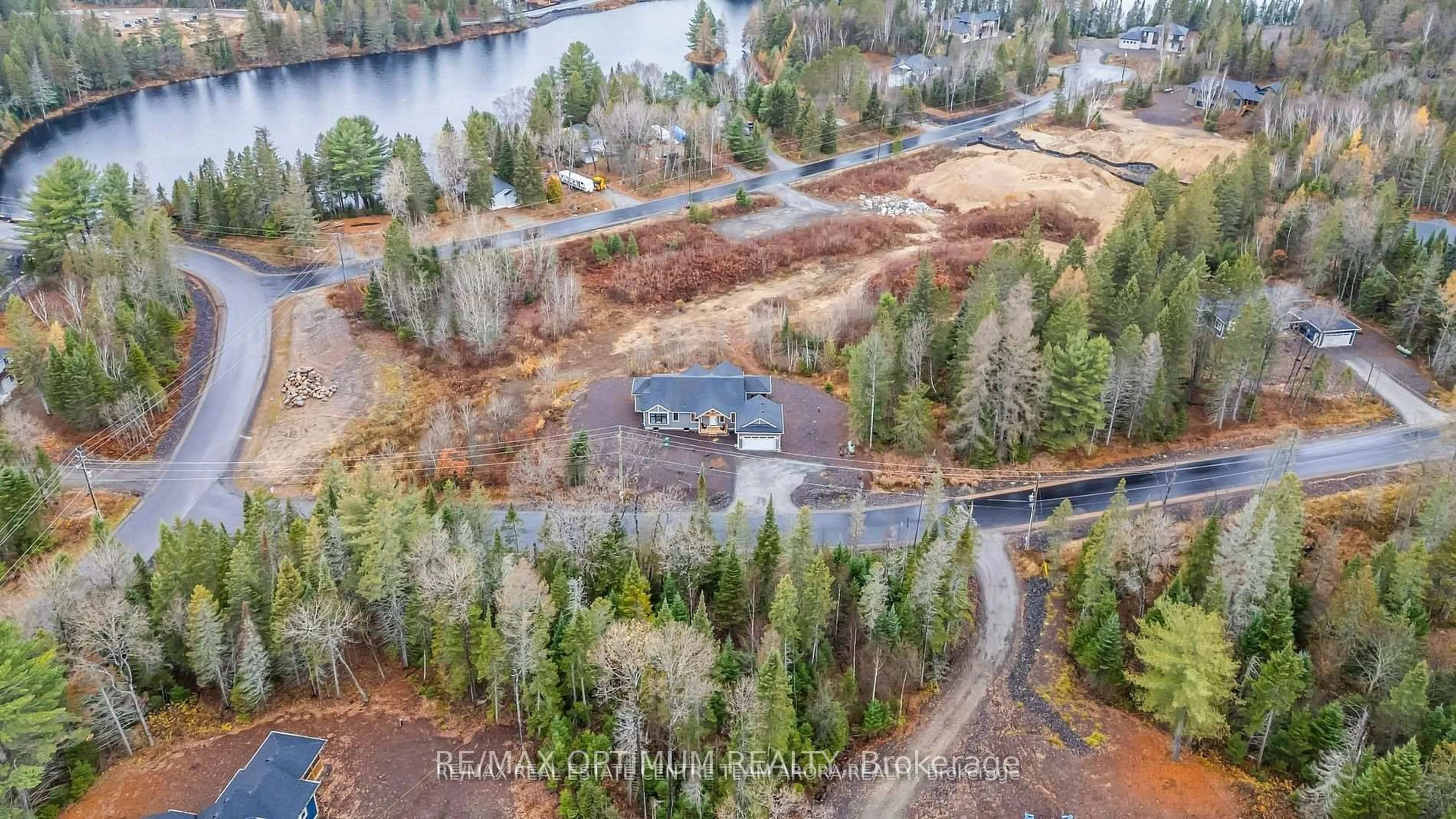 A pic from outside/outdoor area/front of a property/back of a property/a pic from drone, water/lake/river/ocean view for 1003 Kingsridge Crt #81, Lake of Bays Ontario P1H 2J6