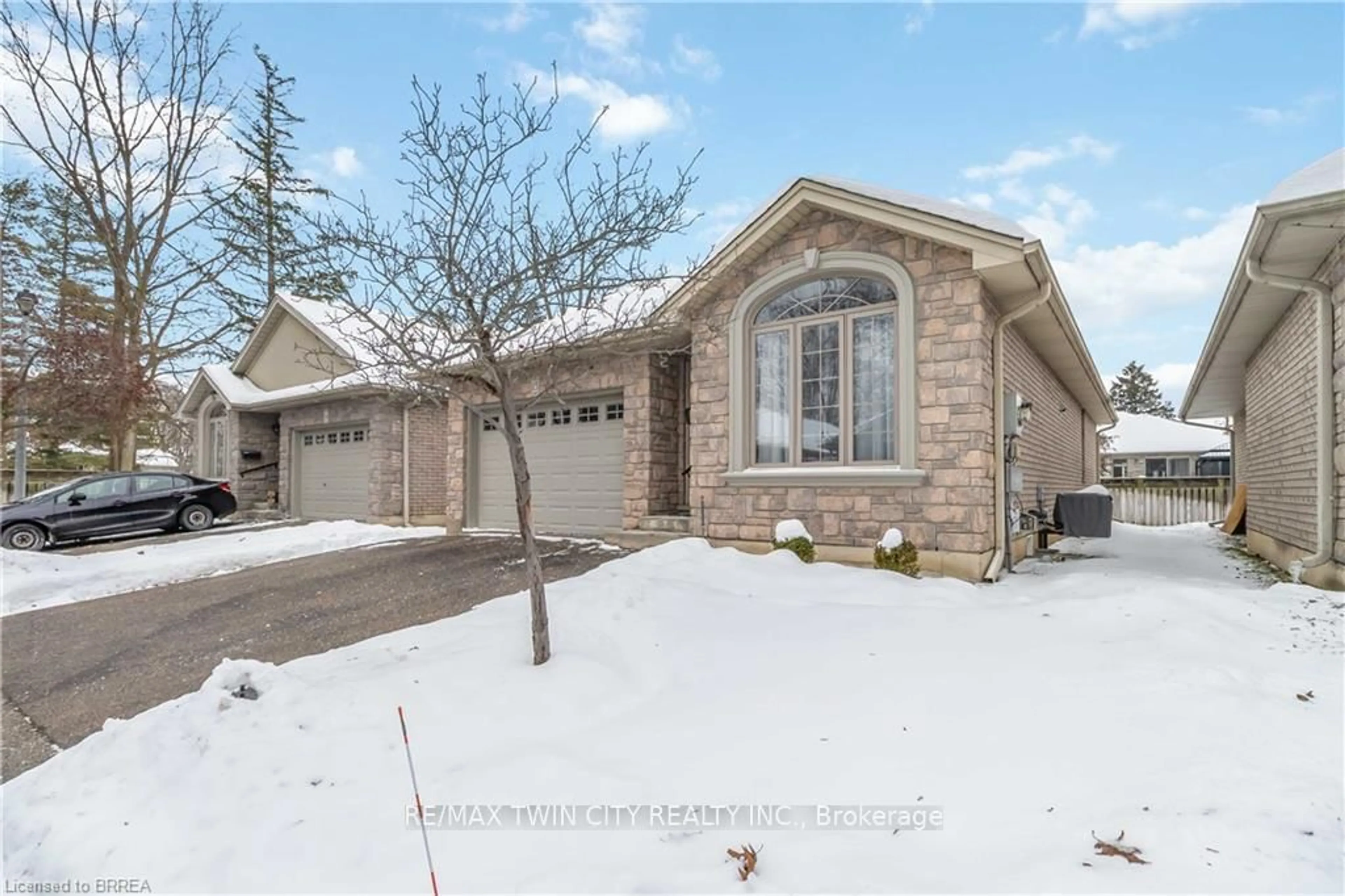 Home with brick exterior material, street for 54 Glenwood Dr #15, Brantford Ontario N3S 3G6