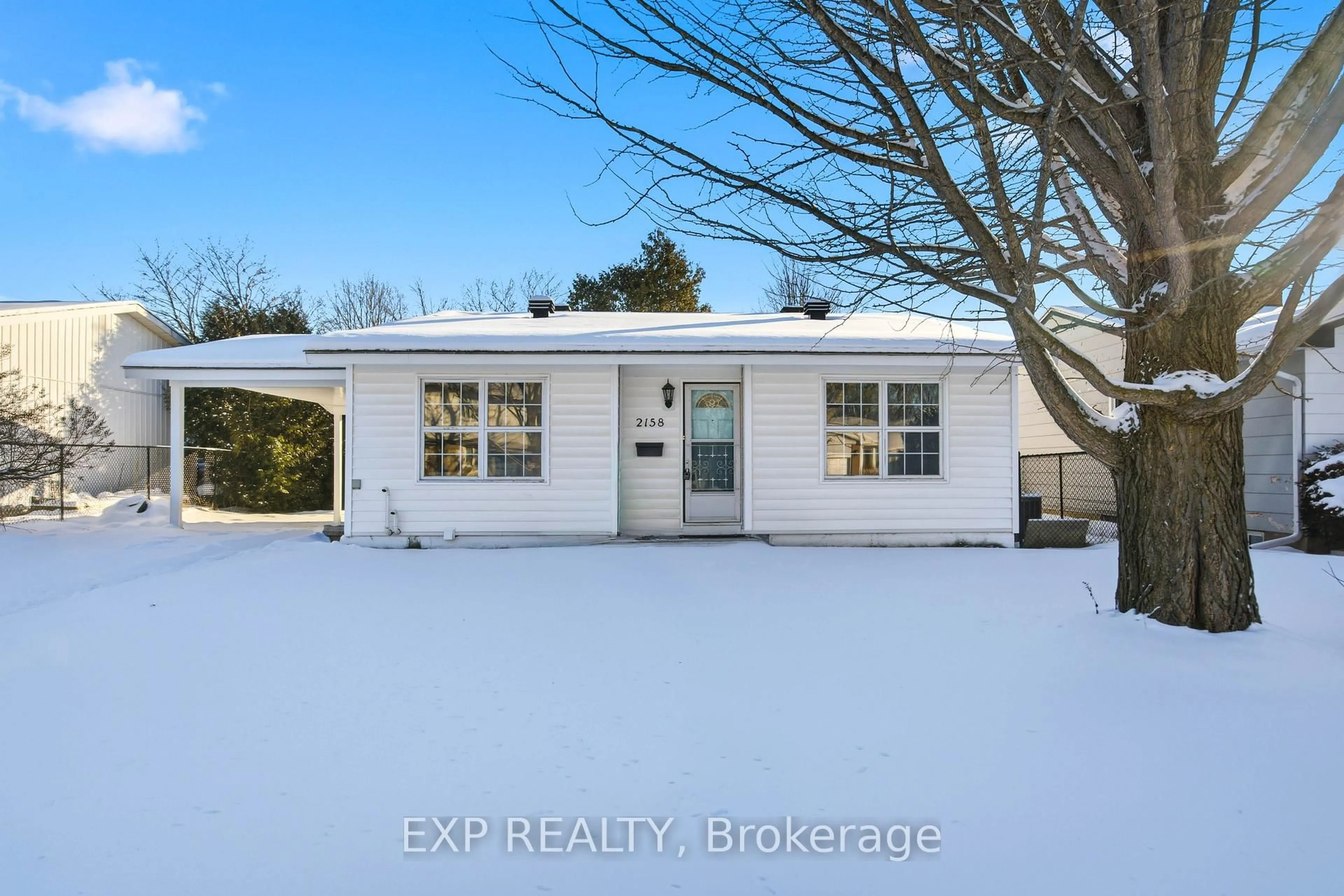 A pic from outside/outdoor area/front of a property/back of a property/a pic from drone, unknown for 2158 Fillmore Cres, Ottawa Ontario K1J 6A4