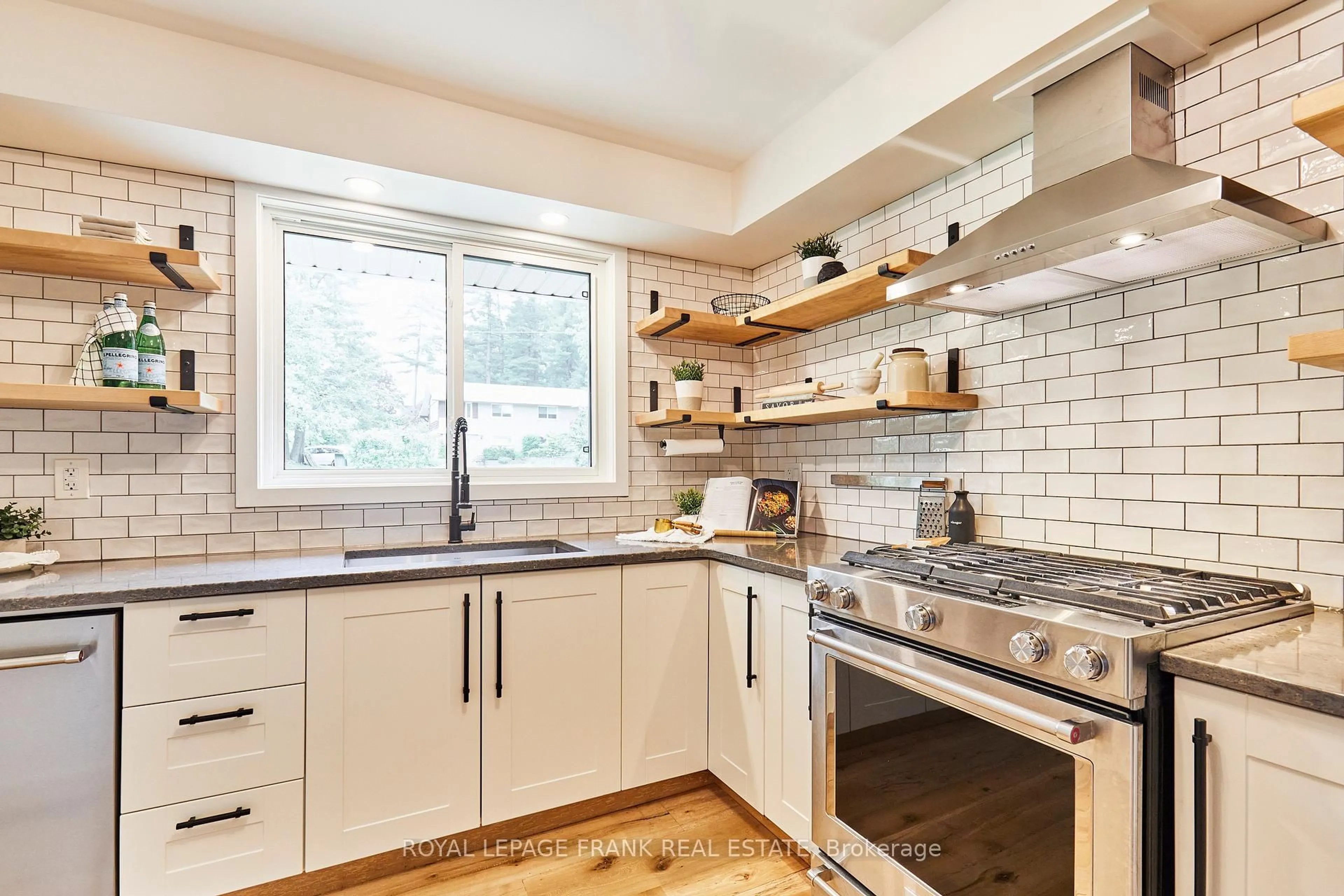 Contemporary kitchen, unknown for 132 Coulter Dr, Kawartha Lakes Ontario L0A 1K0