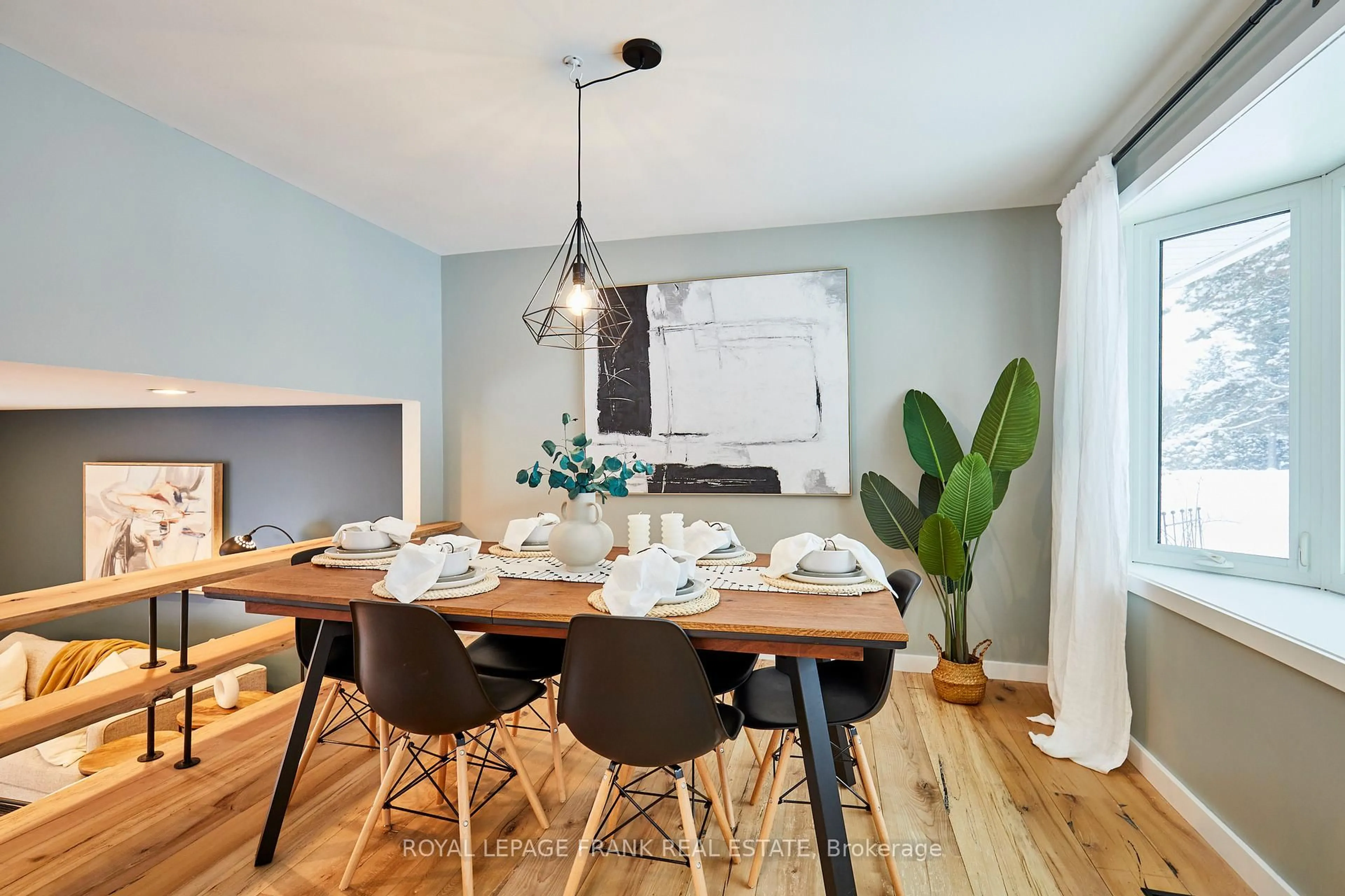 Dining room, wood/laminate floor for 132 Coulter Dr, Kawartha Lakes Ontario L0A 1K0