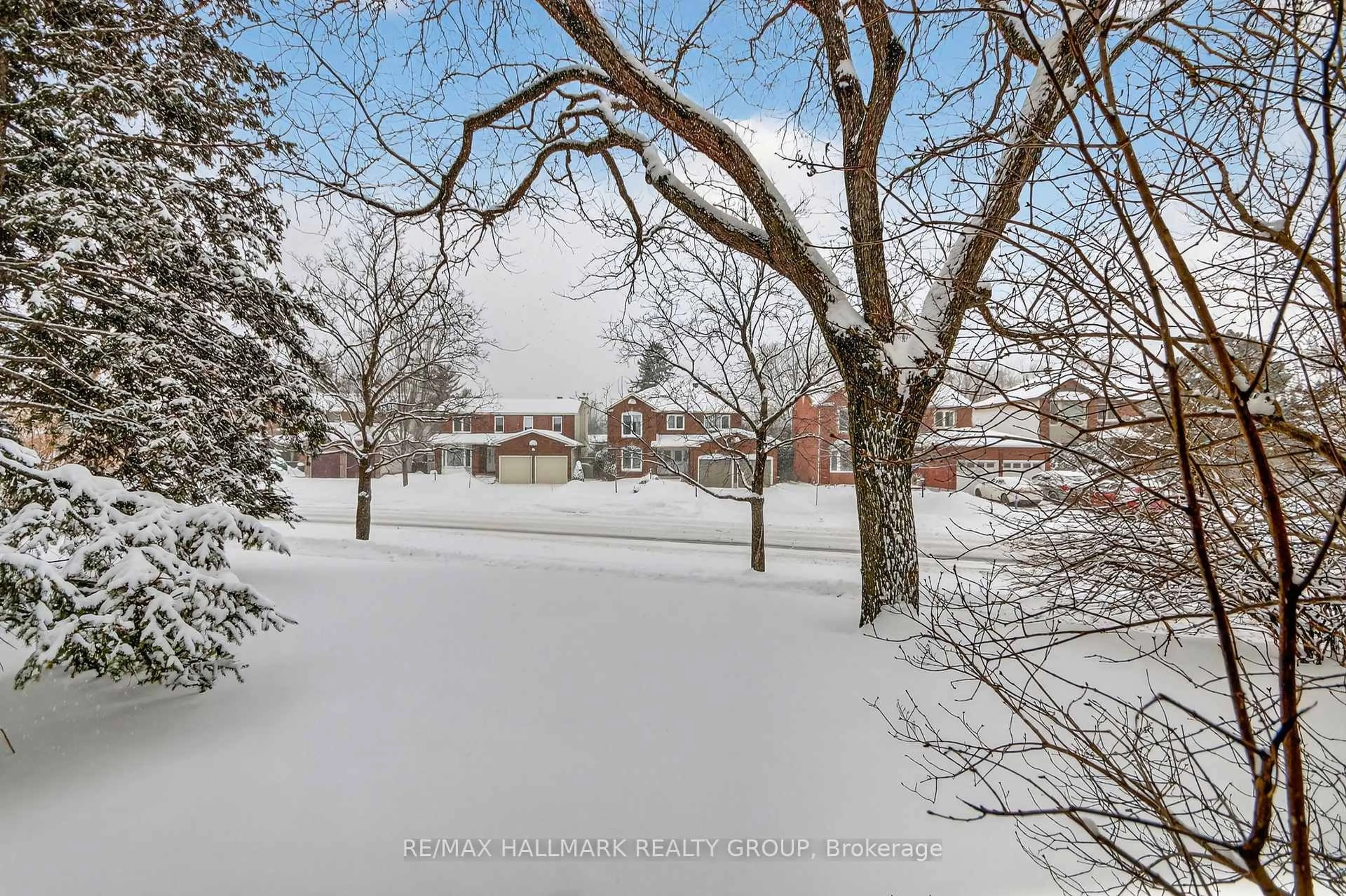 Unknown for 86 Esterlawn Private #7, Ottawa Ontario K2A 4C1