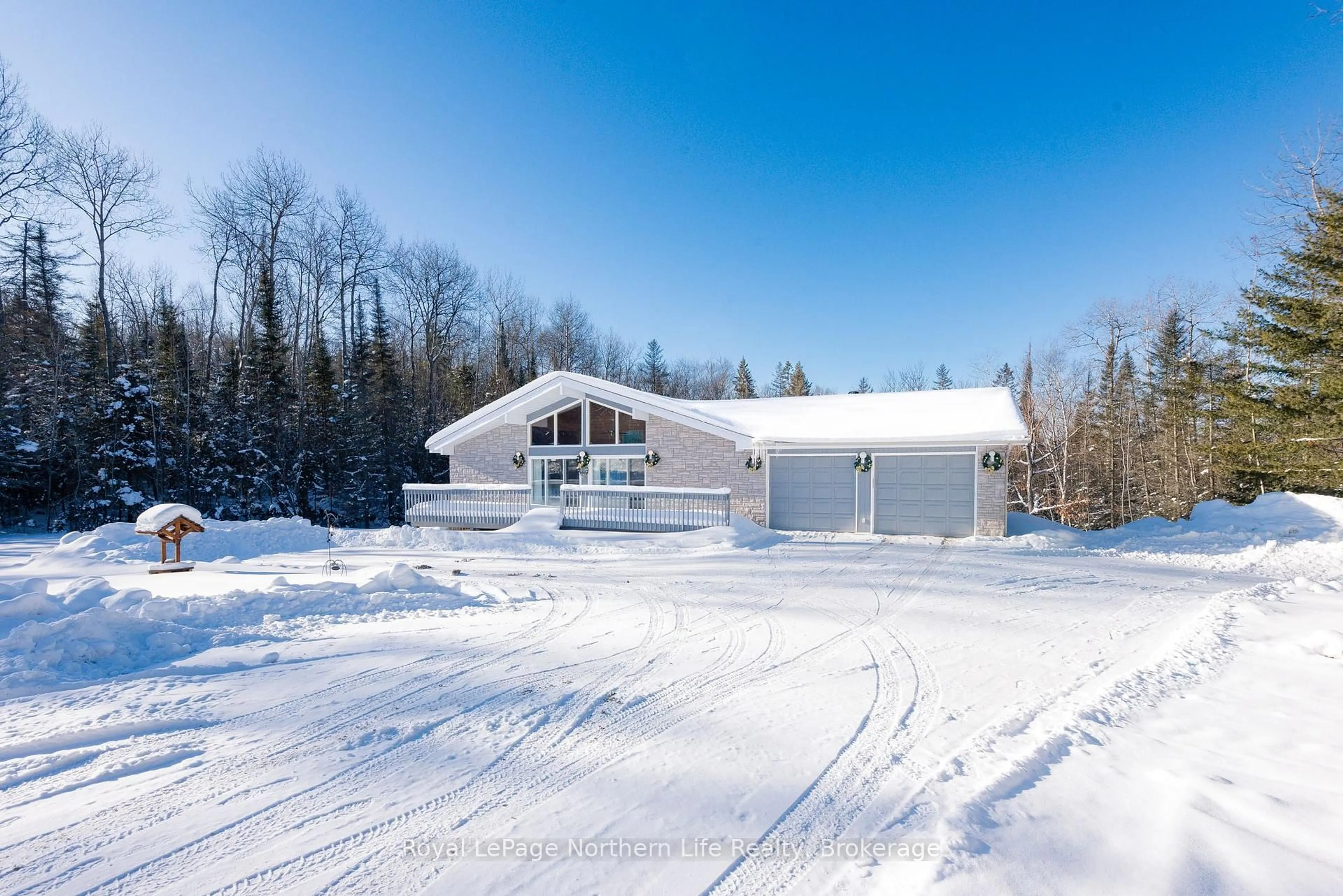 Indoor garage for 847 CORBEIL Rd, East Ferris Ontario P0H 1K0
