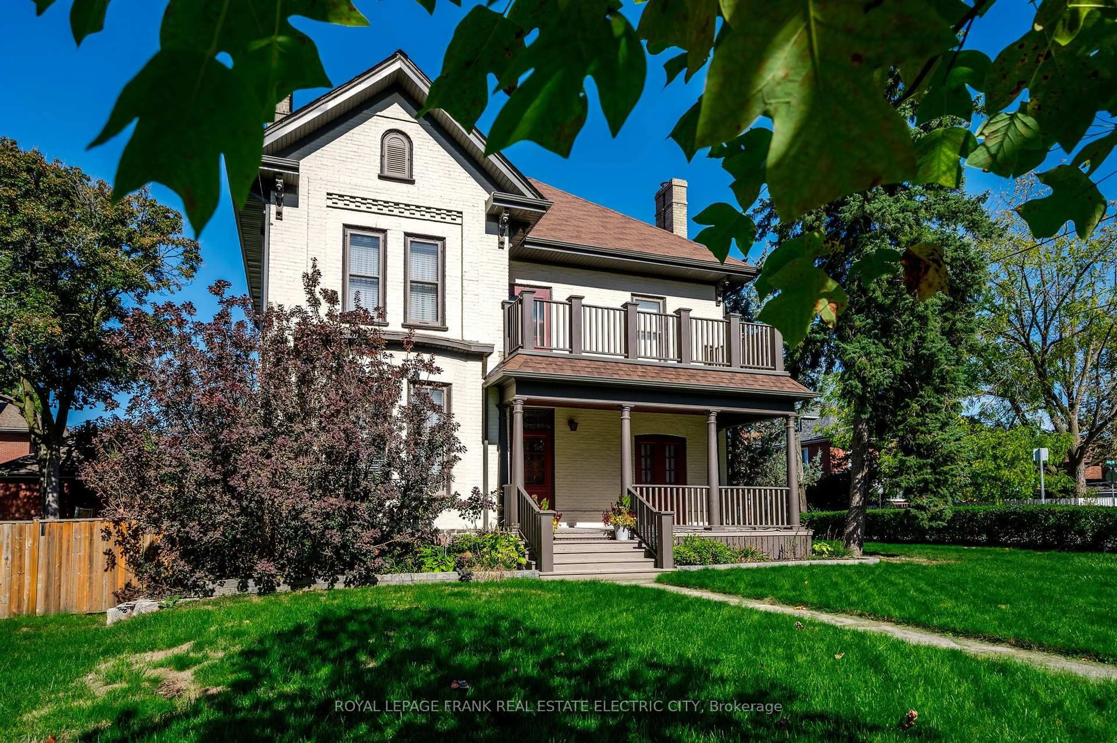 Unknown for 452 Hunter St, Peterborough Ontario K9H 2M8