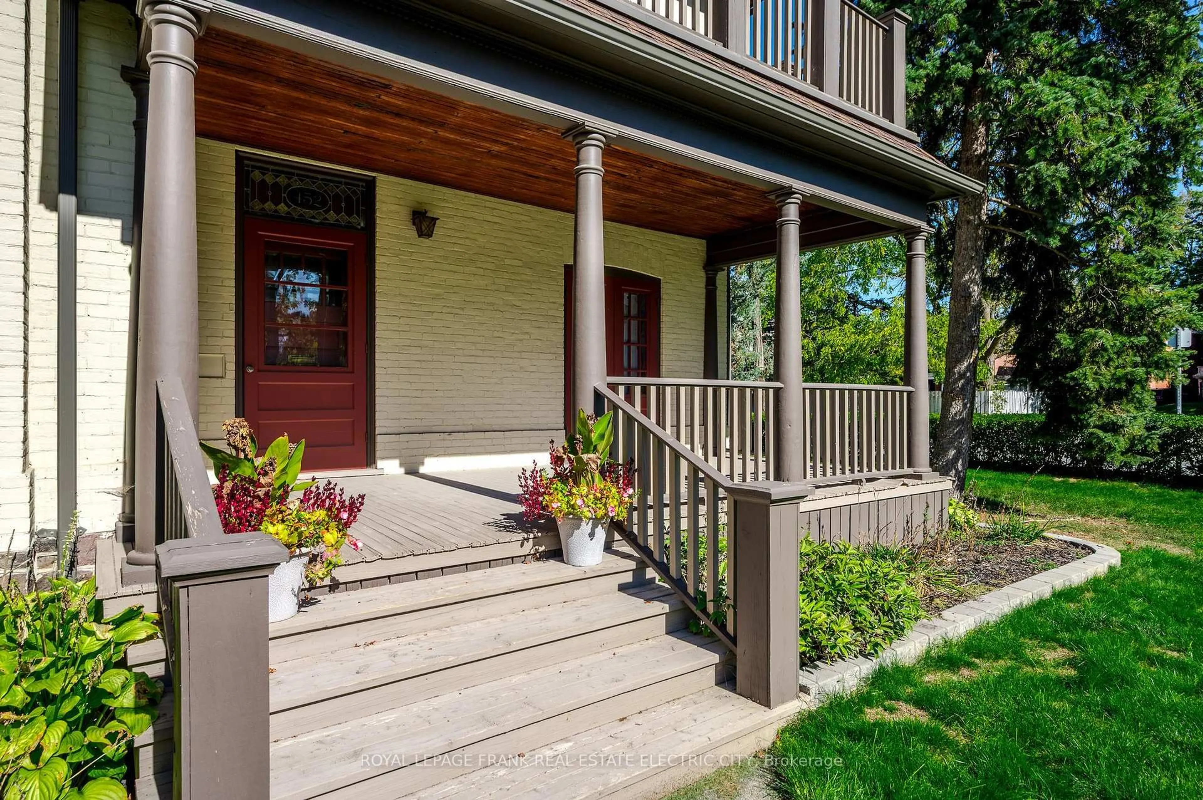 Unknown for 452 Hunter St, Peterborough Ontario K9H 2M8