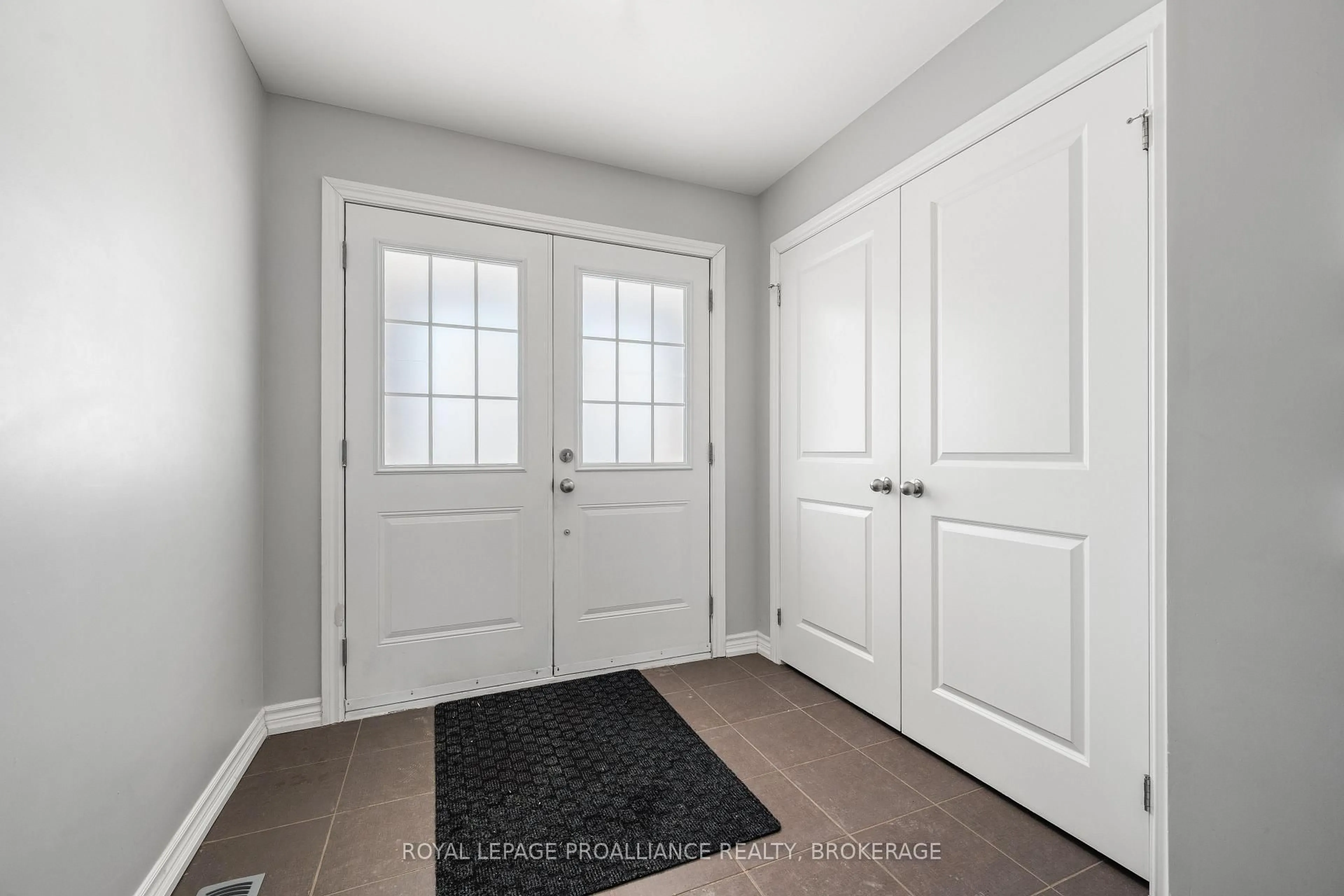 Indoor entryway for 31 Tegan Crt, Bissett Creek Ontario K0H 2H0