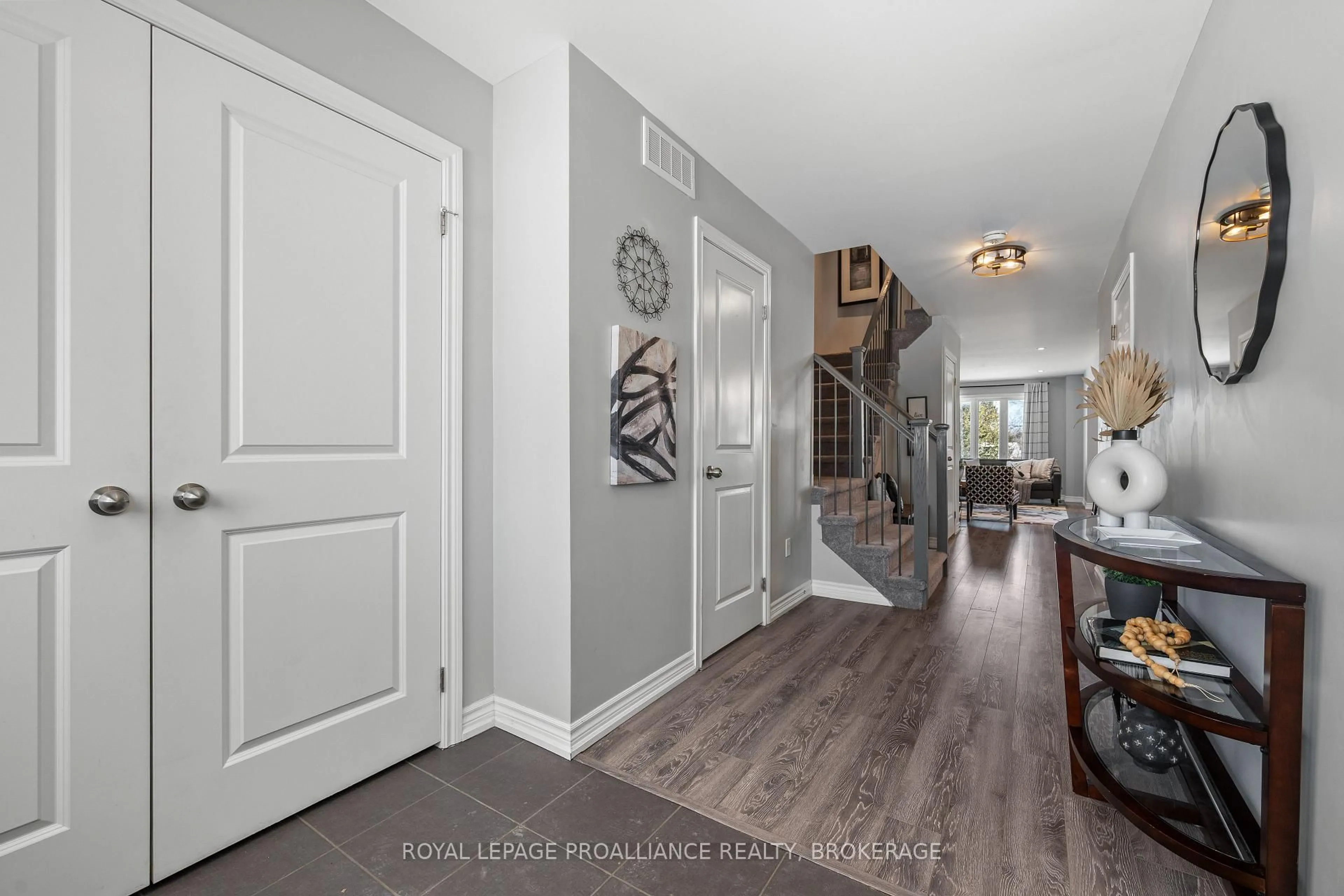 Indoor entryway for 31 Tegan Crt, Bissett Creek Ontario K0H 2H0