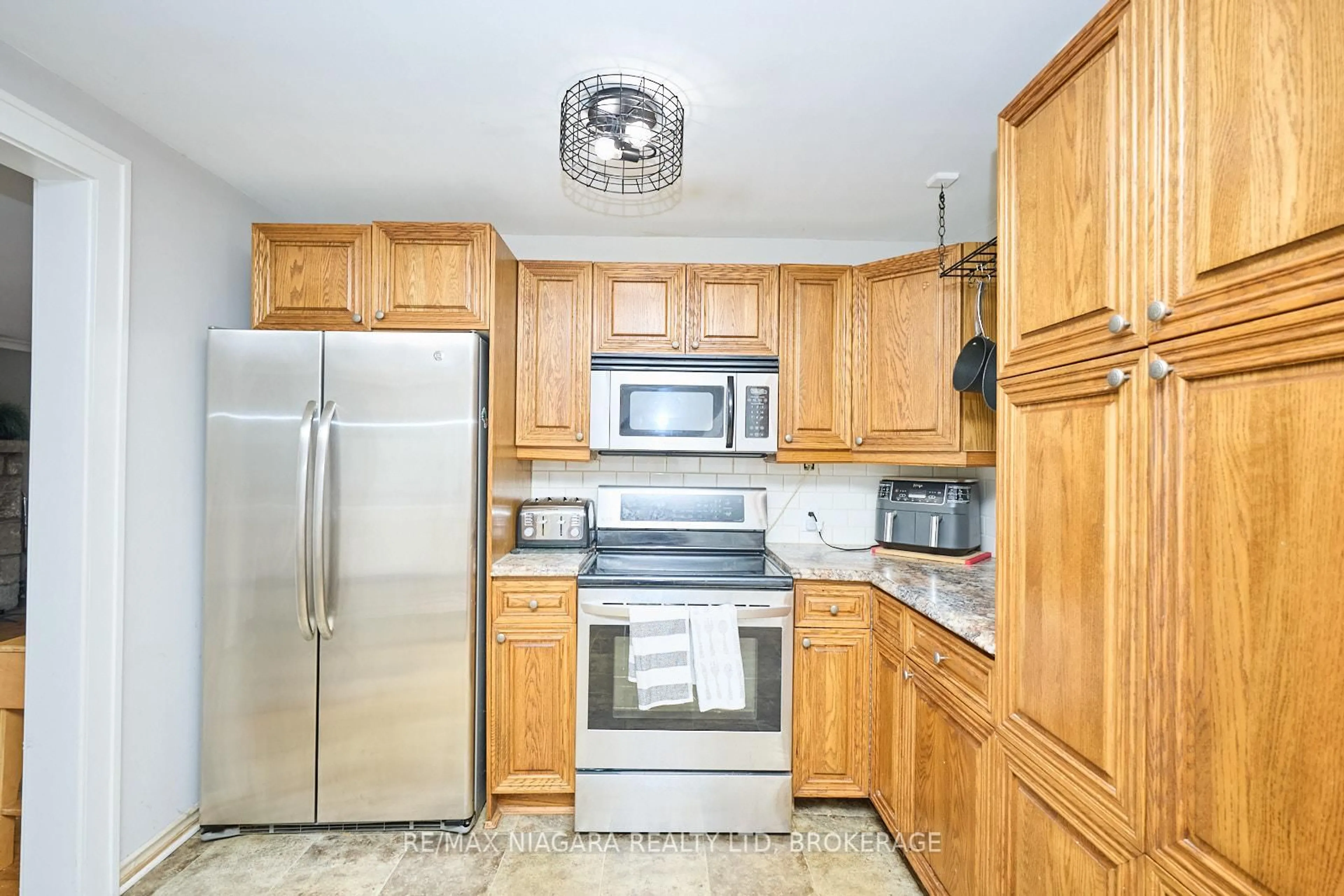 Standard kitchen, unknown for 1444 Lakehurst Ave, Fort Erie Ontario L2A 3A3
