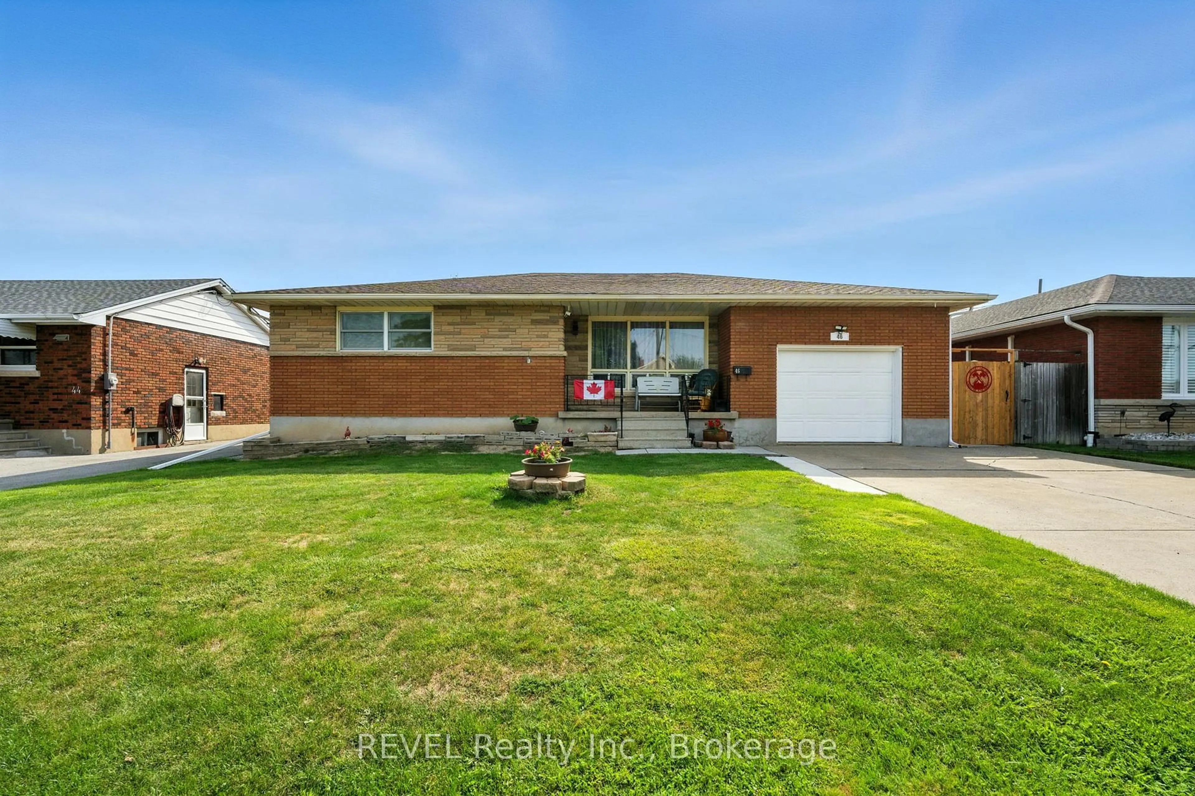 Home with brick exterior material, street for 46 Collier Rd, Thorold Ontario L2V 3T1