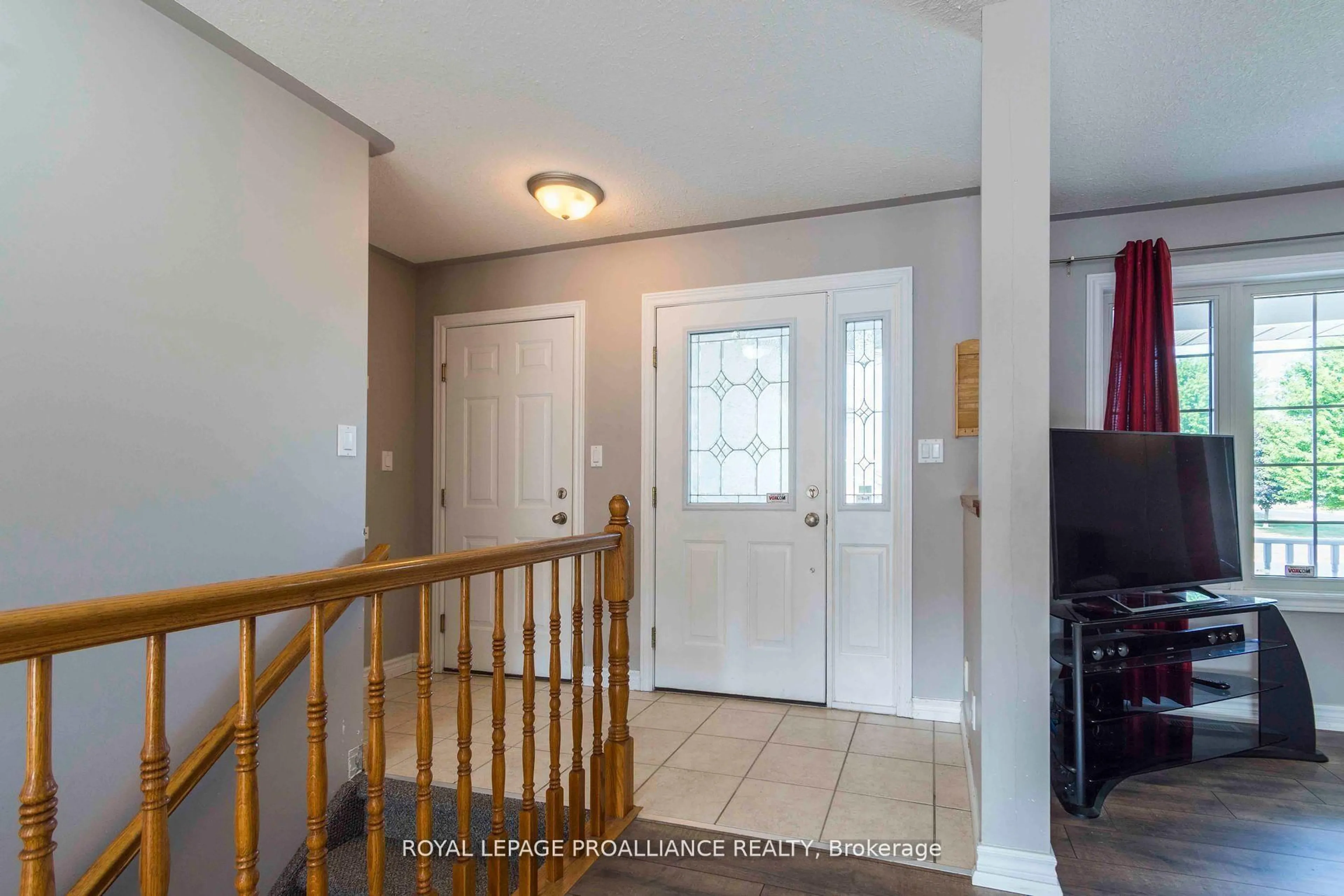 Indoor entryway for 35 Forest Valley Dr, Hastings Ontario K0K 2C0