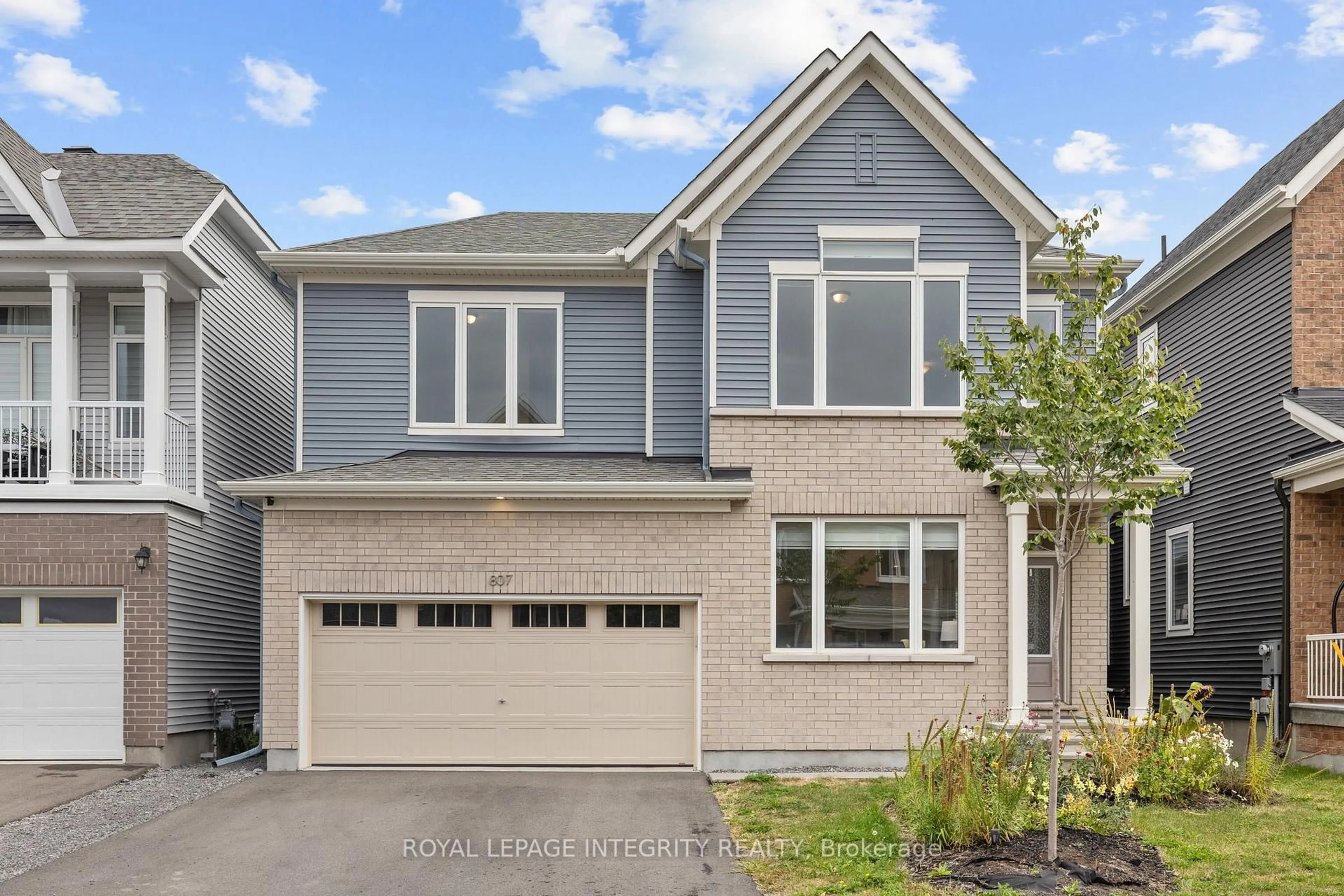 Home with brick exterior material, street for 807 Mercier Cres, Ottawa Ontario K1W 1E6