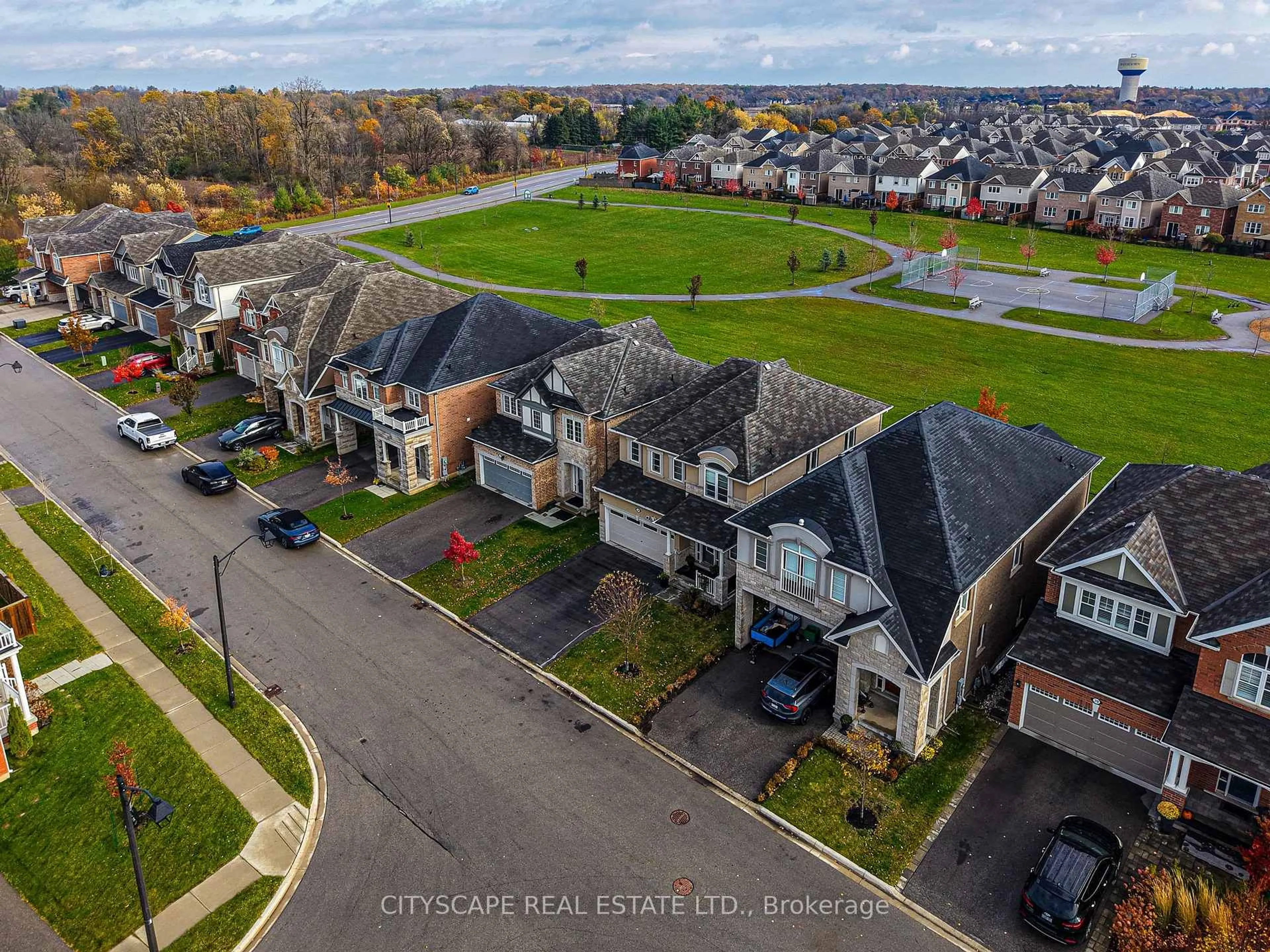 A pic from outside/outdoor area/front of a property/back of a property/a pic from drone, street for 28 Celano Dr, Hamilton Ontario L8B 1V3