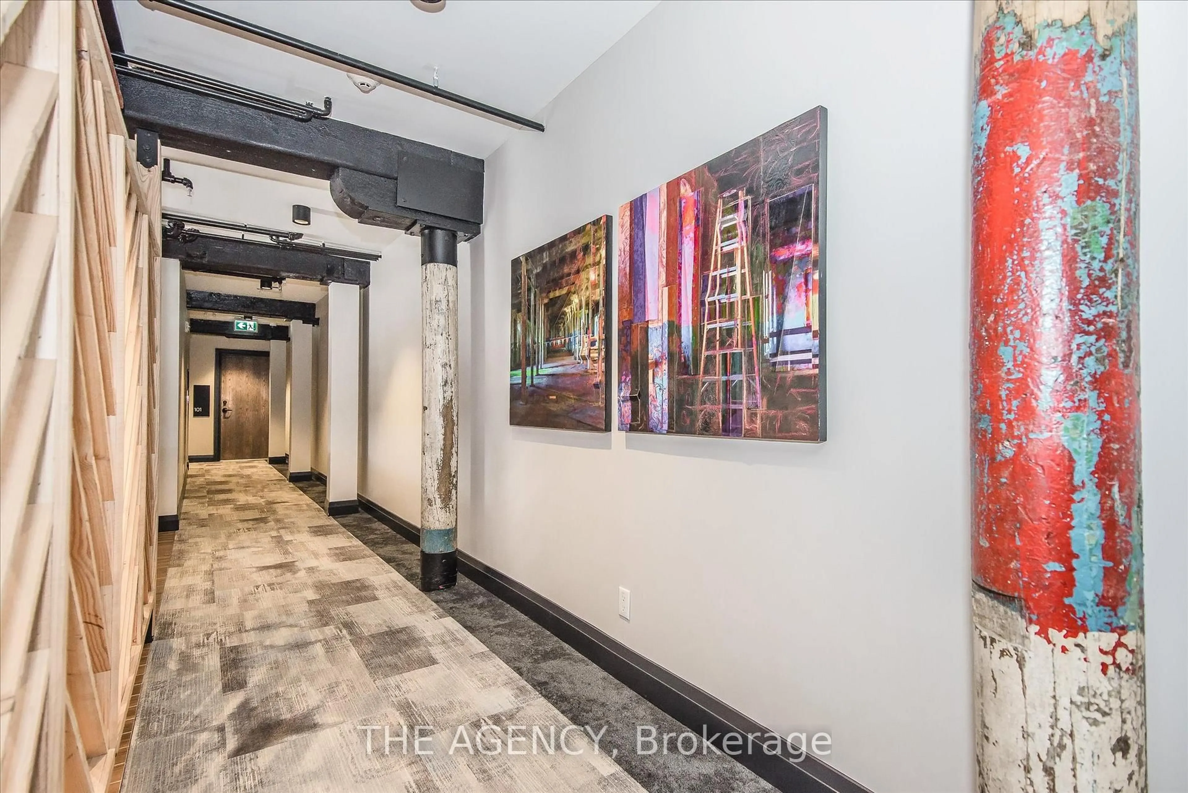 Indoor foyer for 19 Guelph Ave #106, Cambridge Ontario N3C 1A2