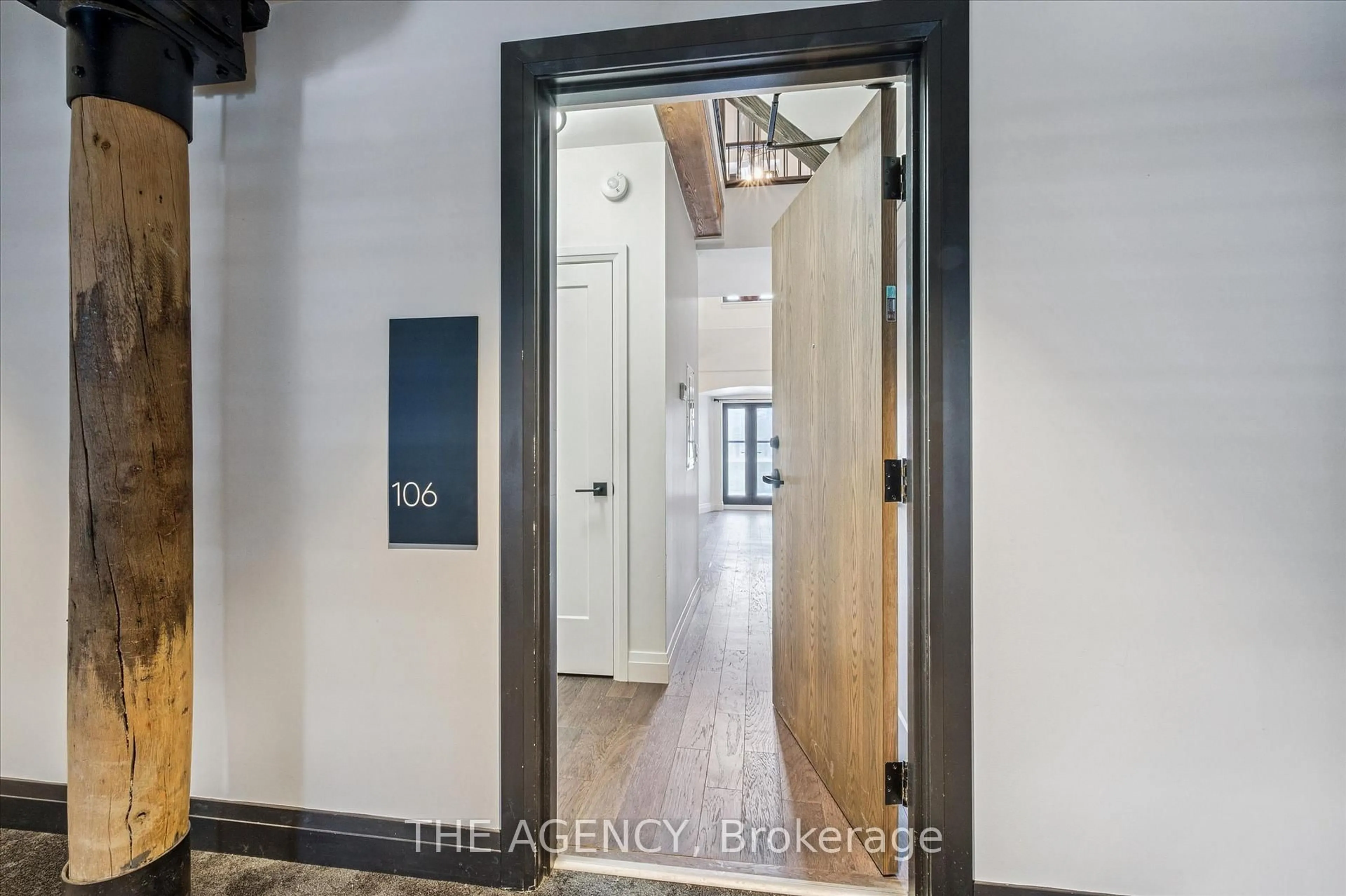 Indoor entryway for 19 Guelph Ave #106, Cambridge Ontario N3C 1A2