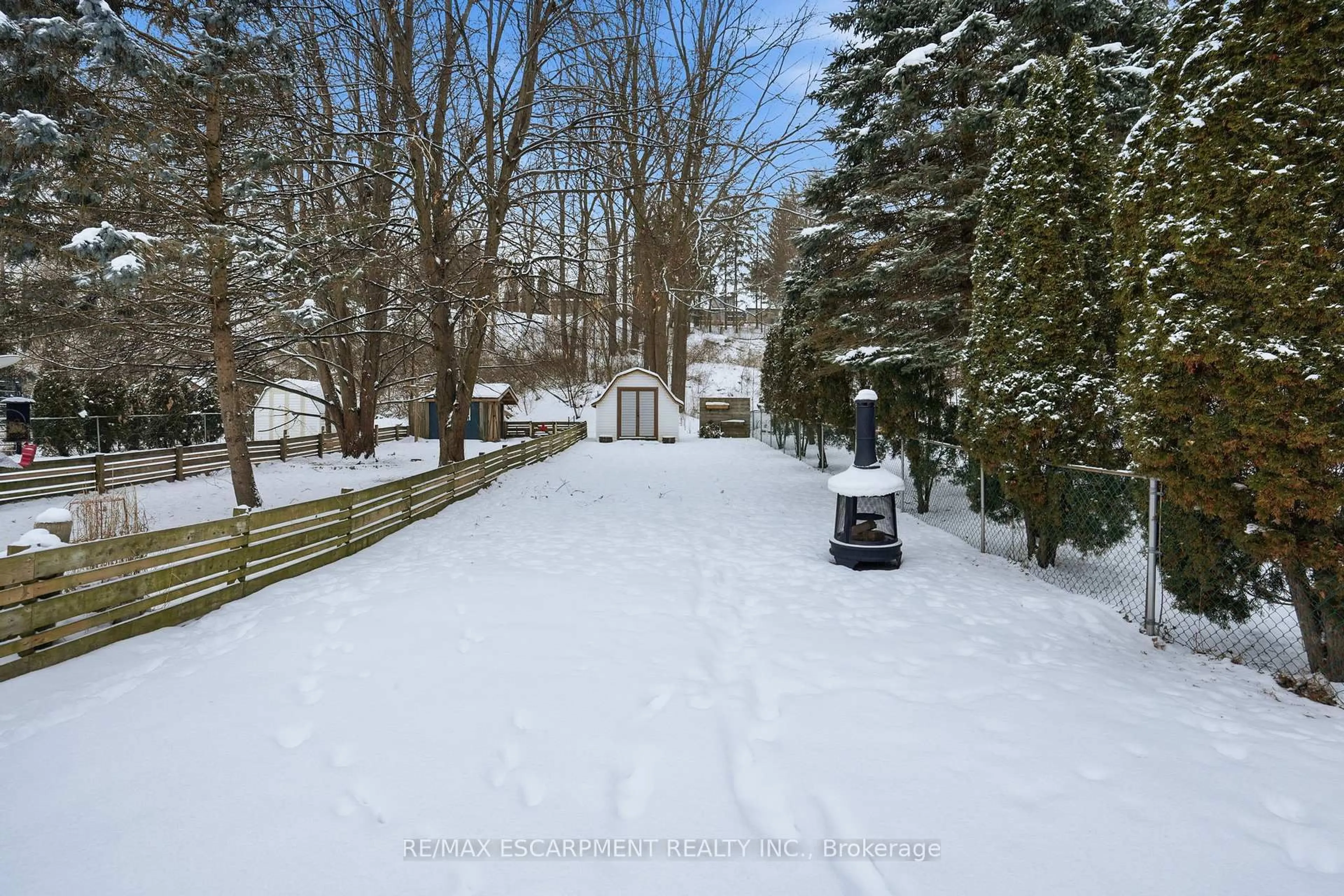 A pic from outside/outdoor area/front of a property/back of a property/a pic from drone, street for 31 Galileo Blvd, Brantford Ontario N3R 7Y3