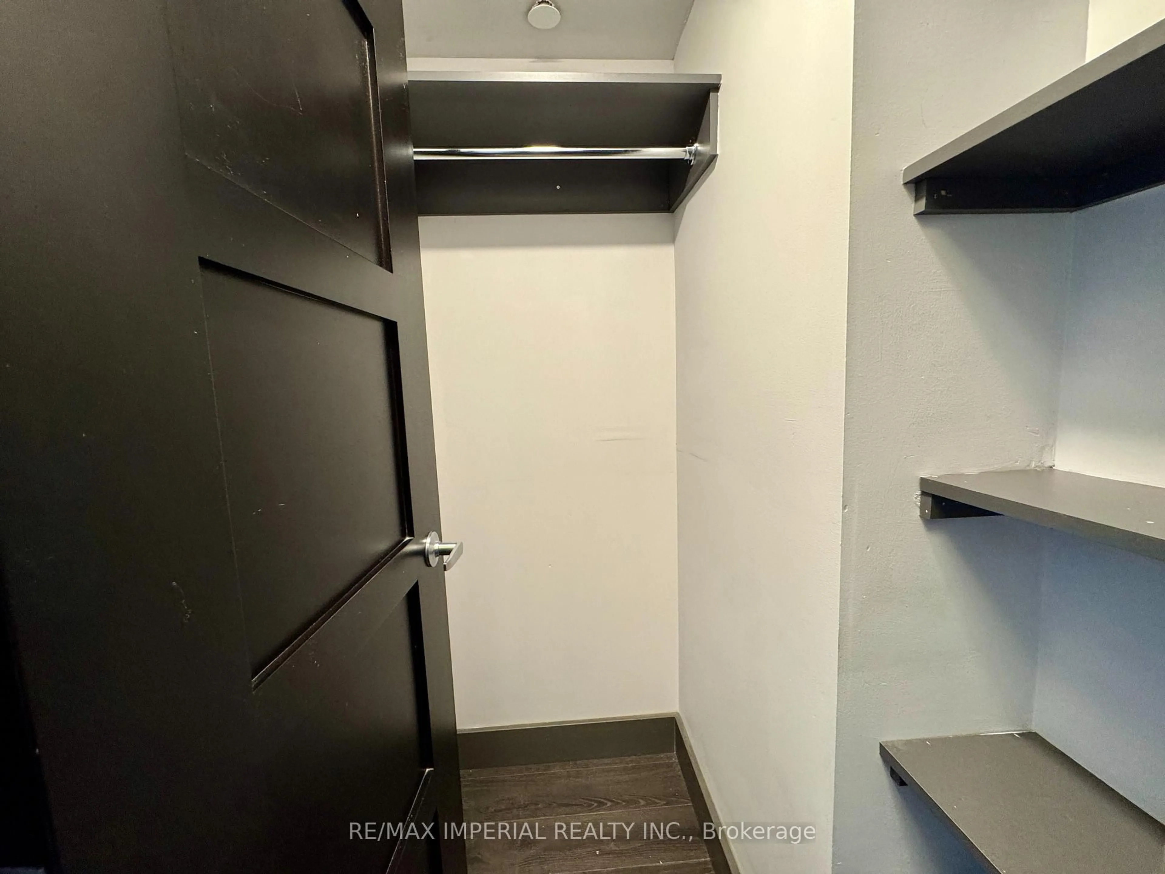 Unknown for 330 Phillip St #N2704, Waterloo Ontario N2L 3W9