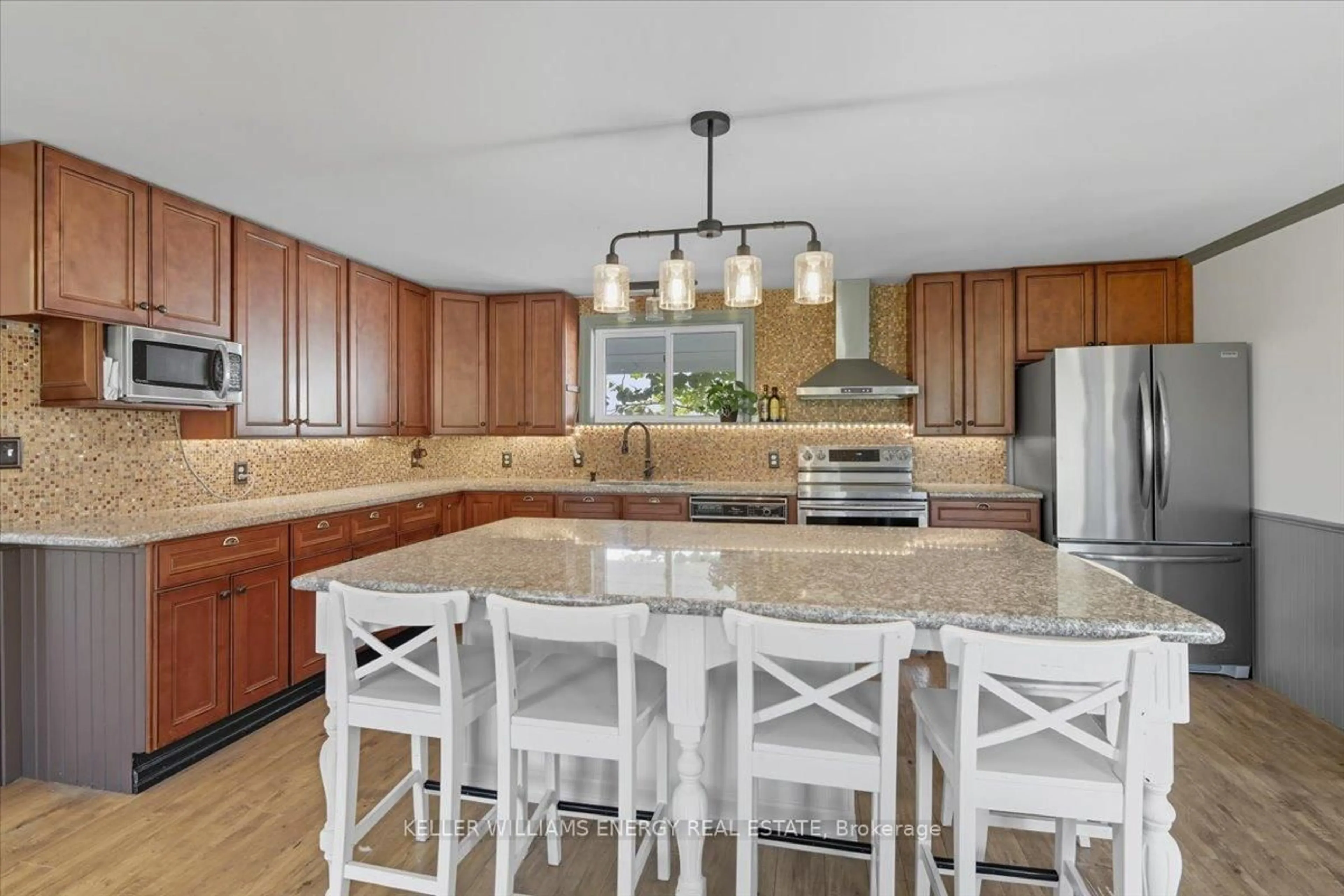 Open concept kitchen, ceramic/tile floor for 28 Lockhart Crt, Trent Hills Ontario K0K 3K0