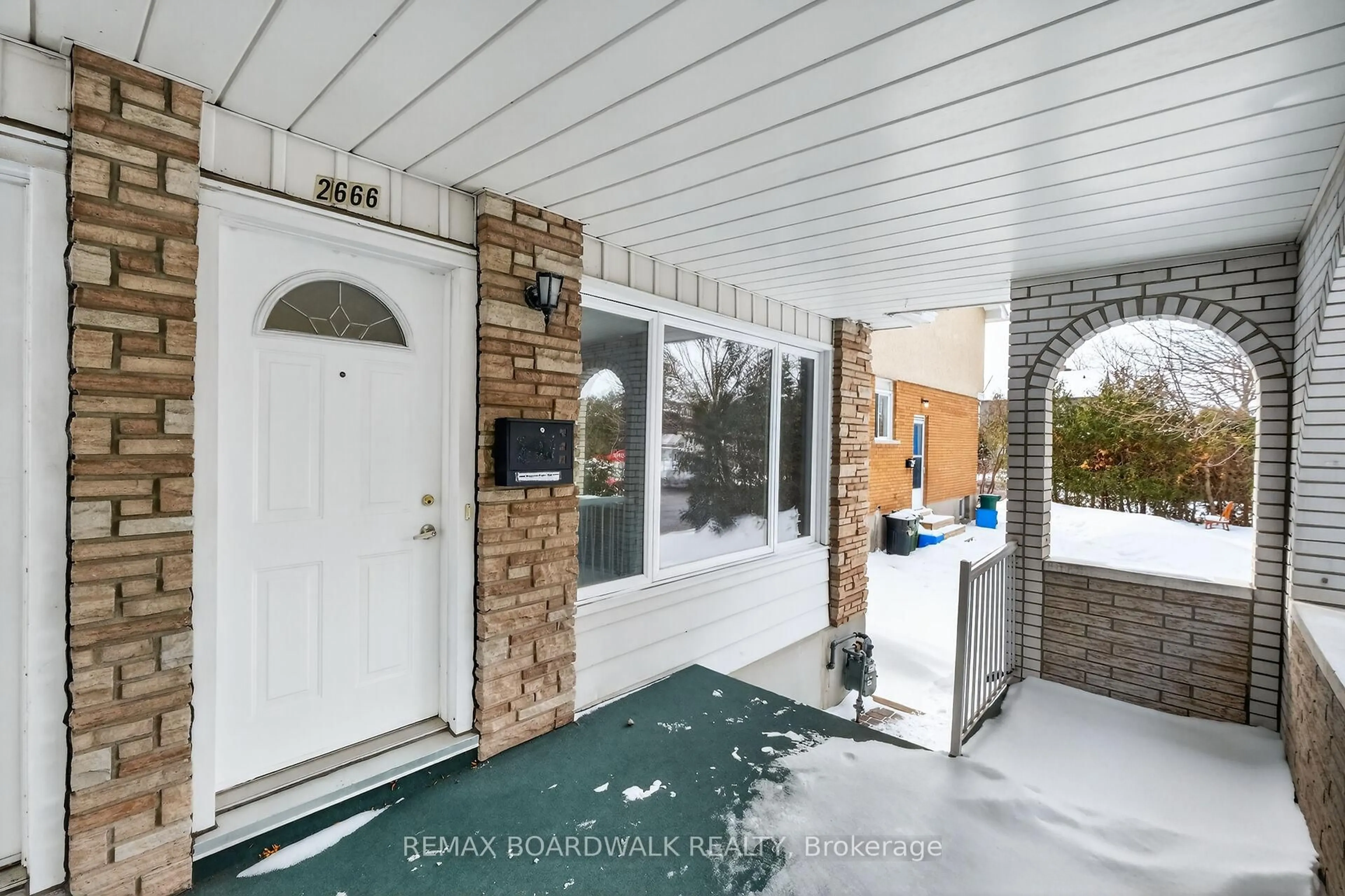 Indoor entryway for 2666 Regina St, Ottawa Ontario K2B 6X8