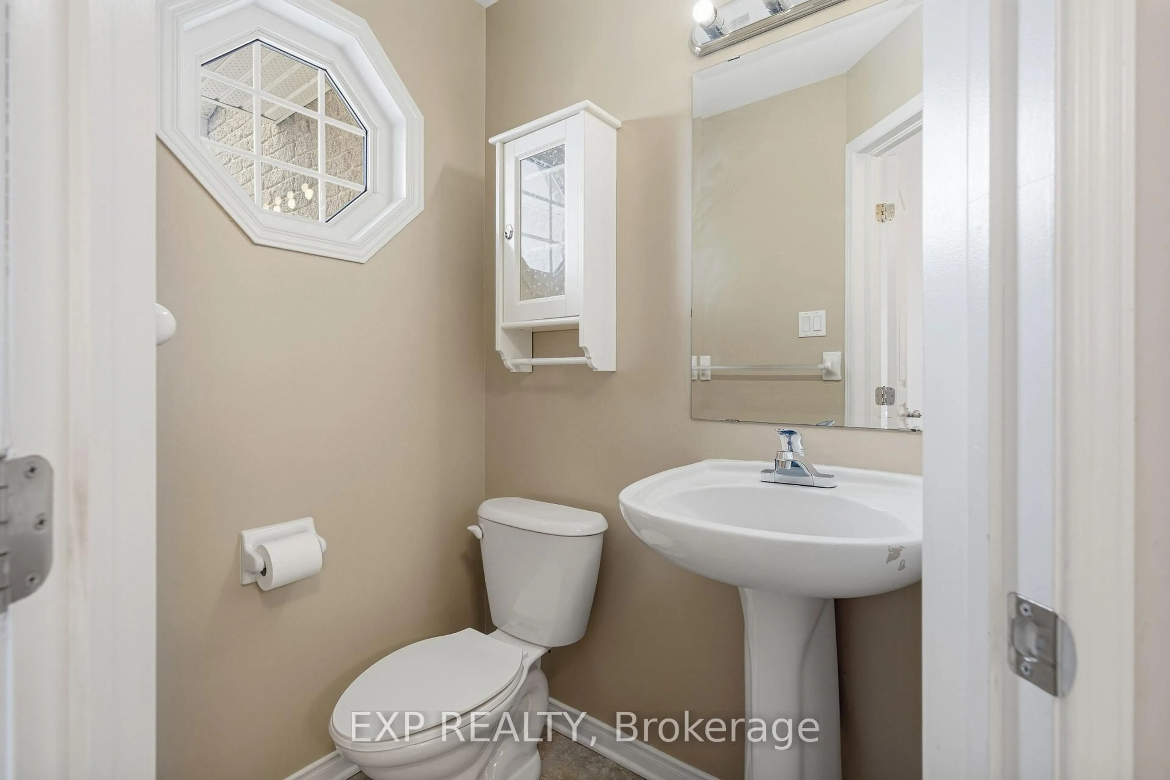 Standard bathroom, ceramic/tile floor for 705 Regiment Ave, Ottawa Ontario K2M 0E3