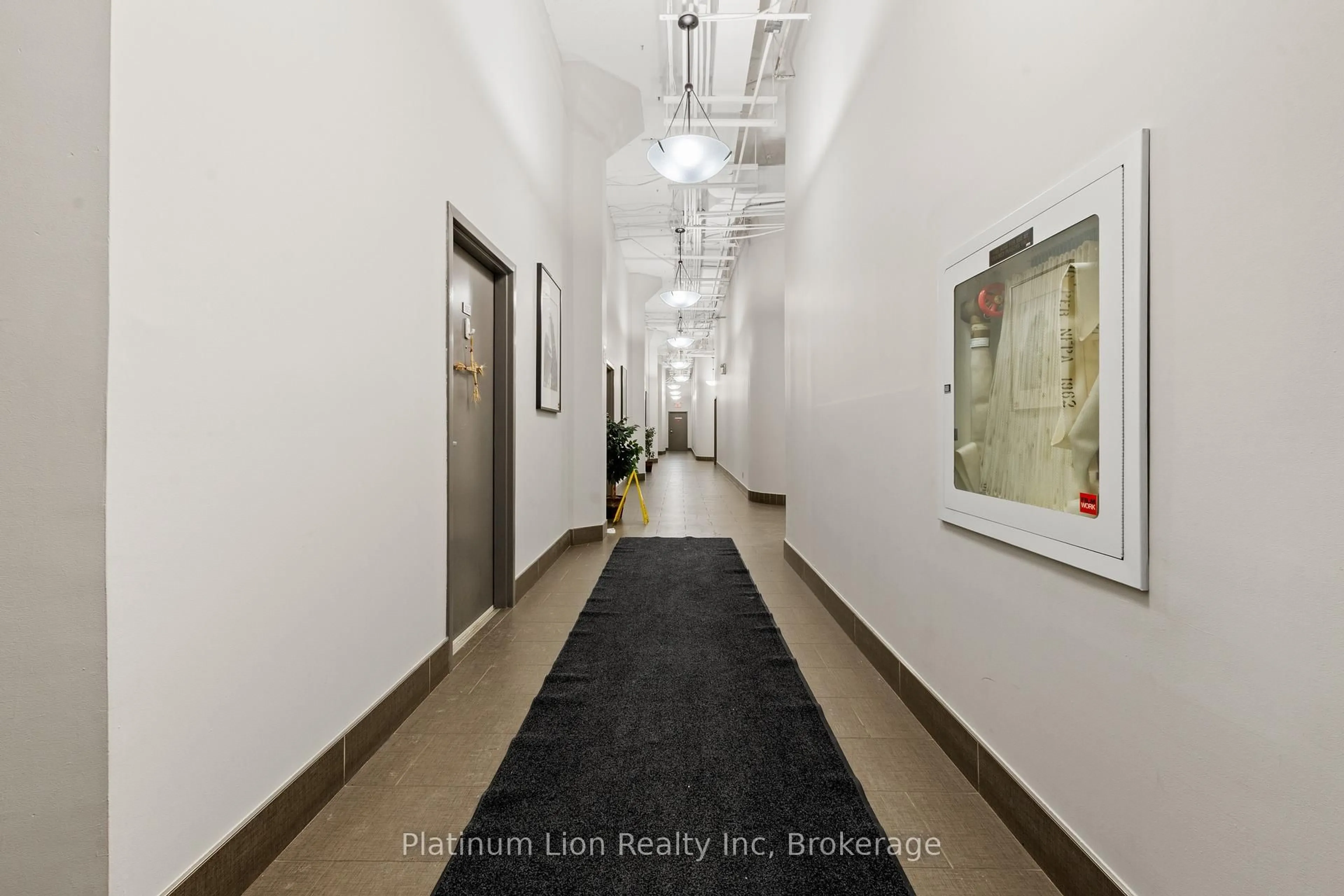 Indoor foyer for 80 King William St #212, Hamilton Ontario L8R 0A1