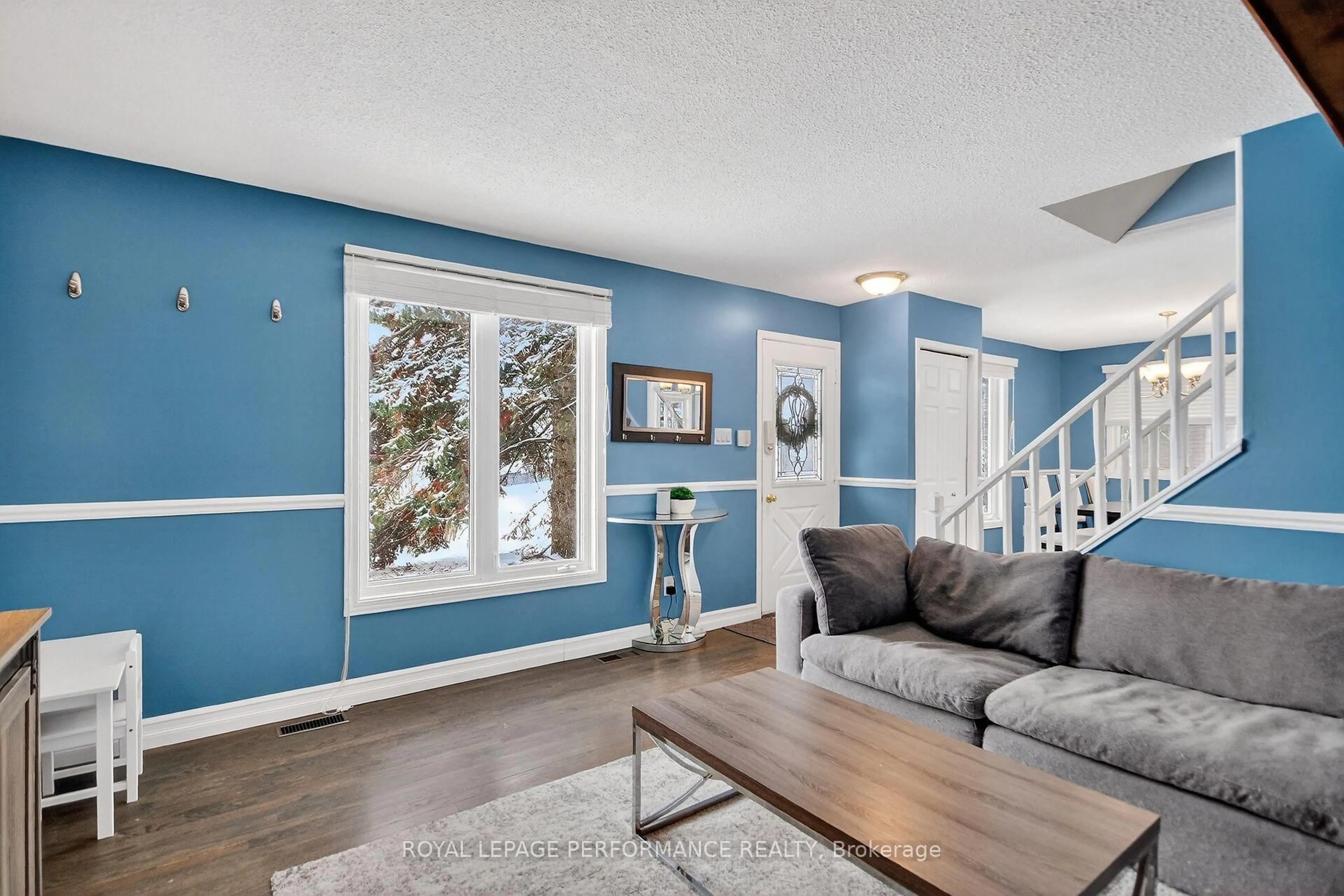 Living room with furniture, unknown for 14 Gold Cres, Russell Ontario K4R 1B4