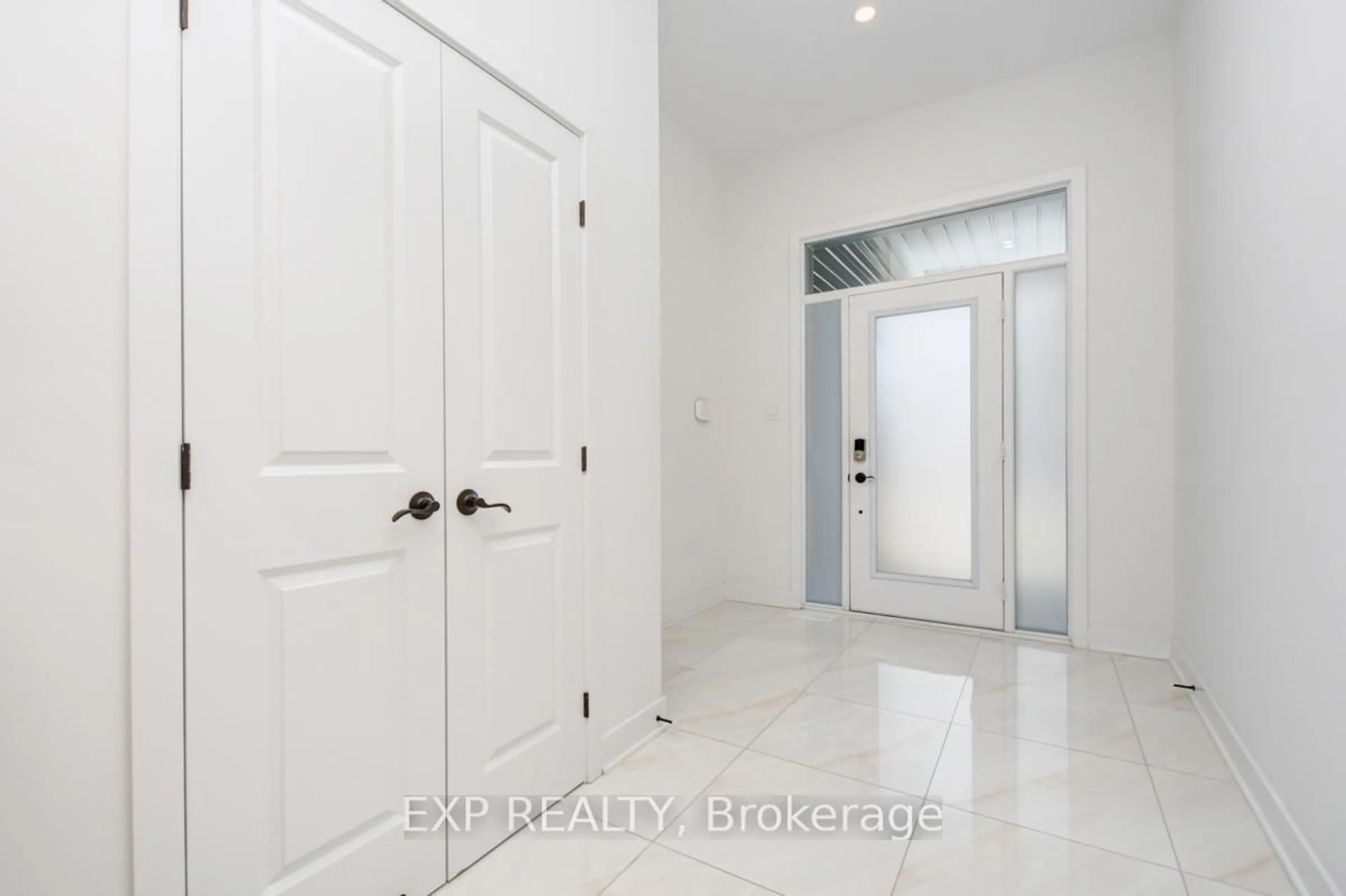 Indoor entryway for 575 Rathburn Lane, Ottawa Ontario K1T 0T3