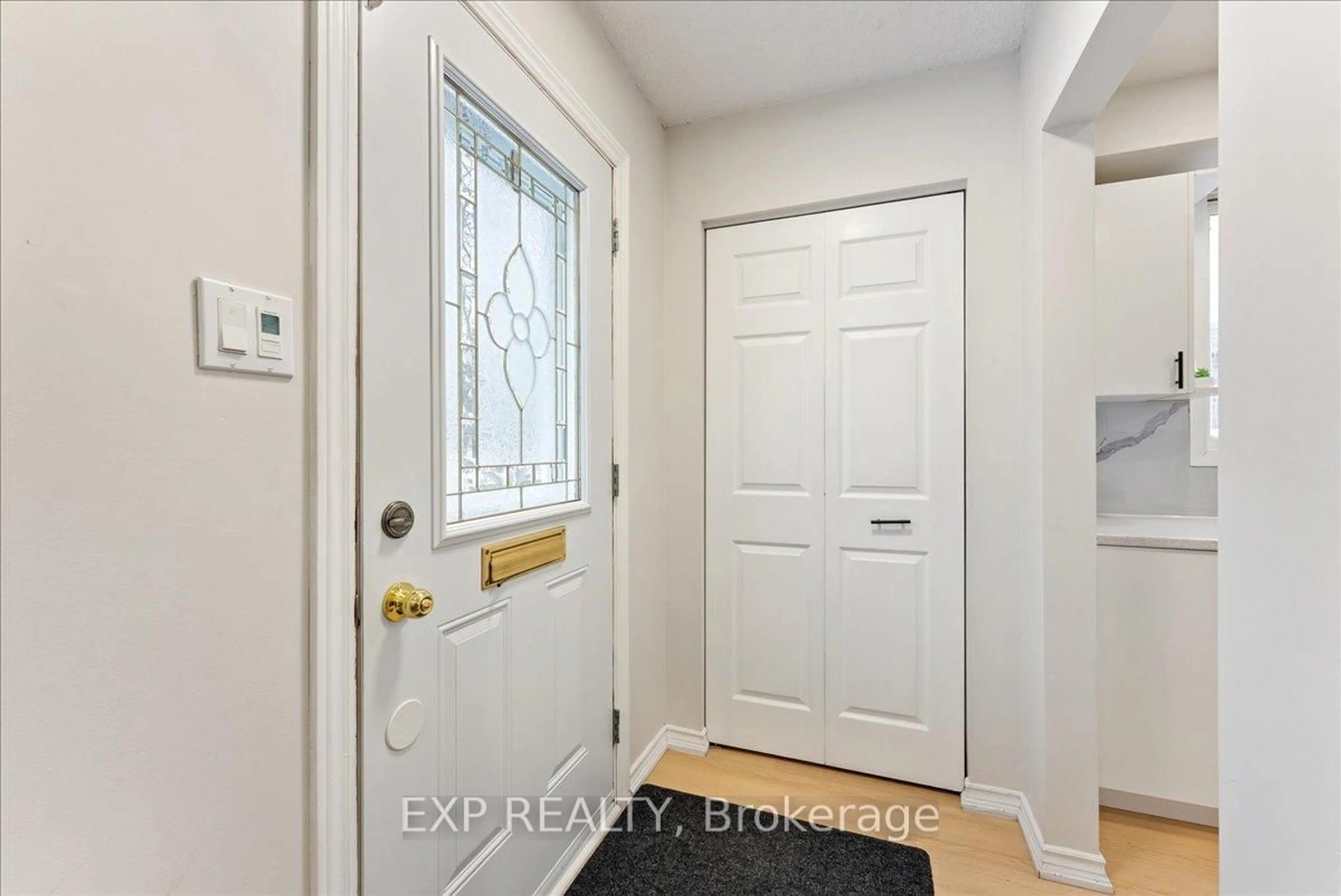Indoor entryway for 1165 Whitefield Dr, Peterborough Ontario K9J 7R7