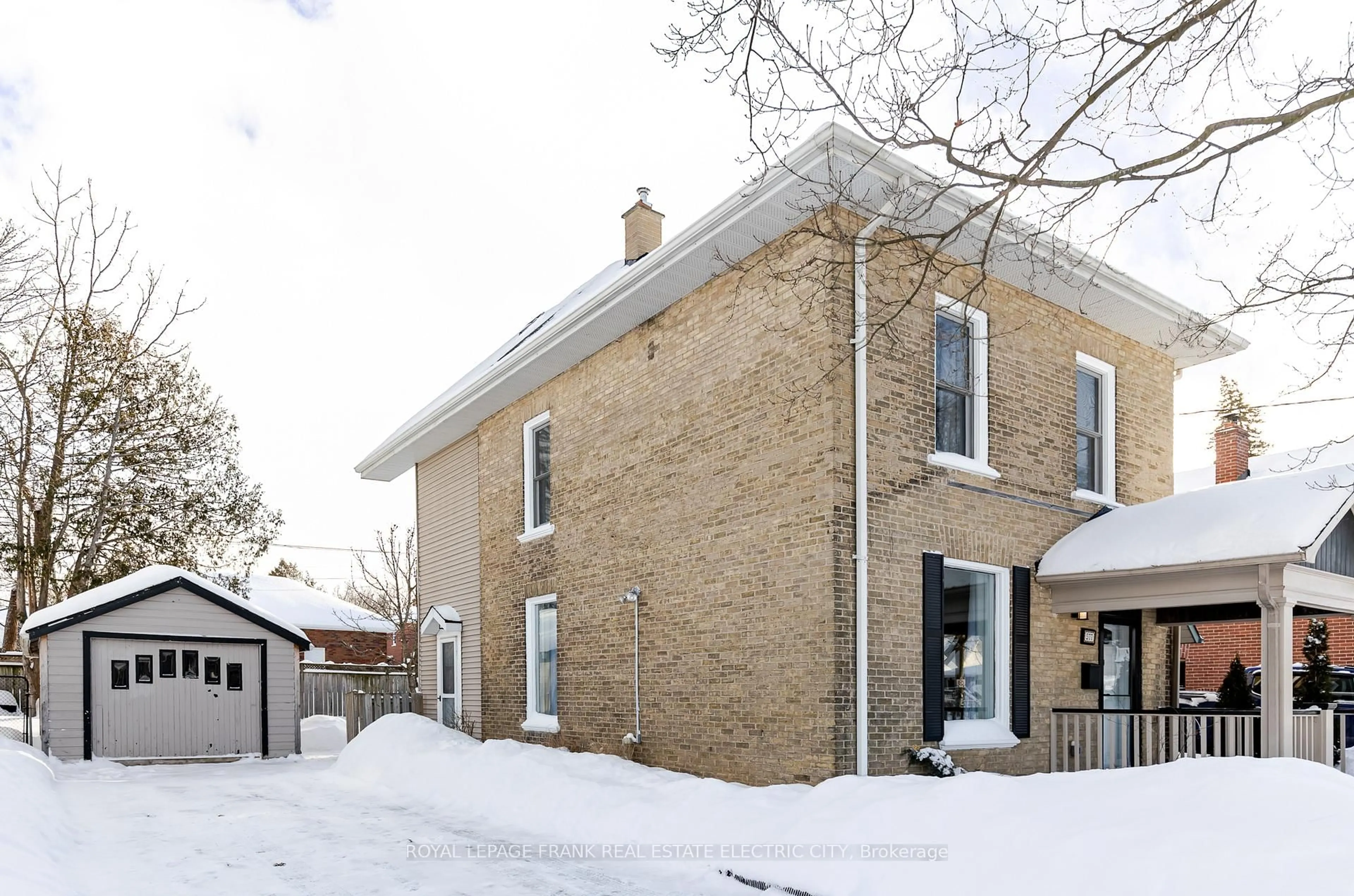 Home with brick exterior material, street for 577 Walnut St, Peterborough Ontario K9H 2V3