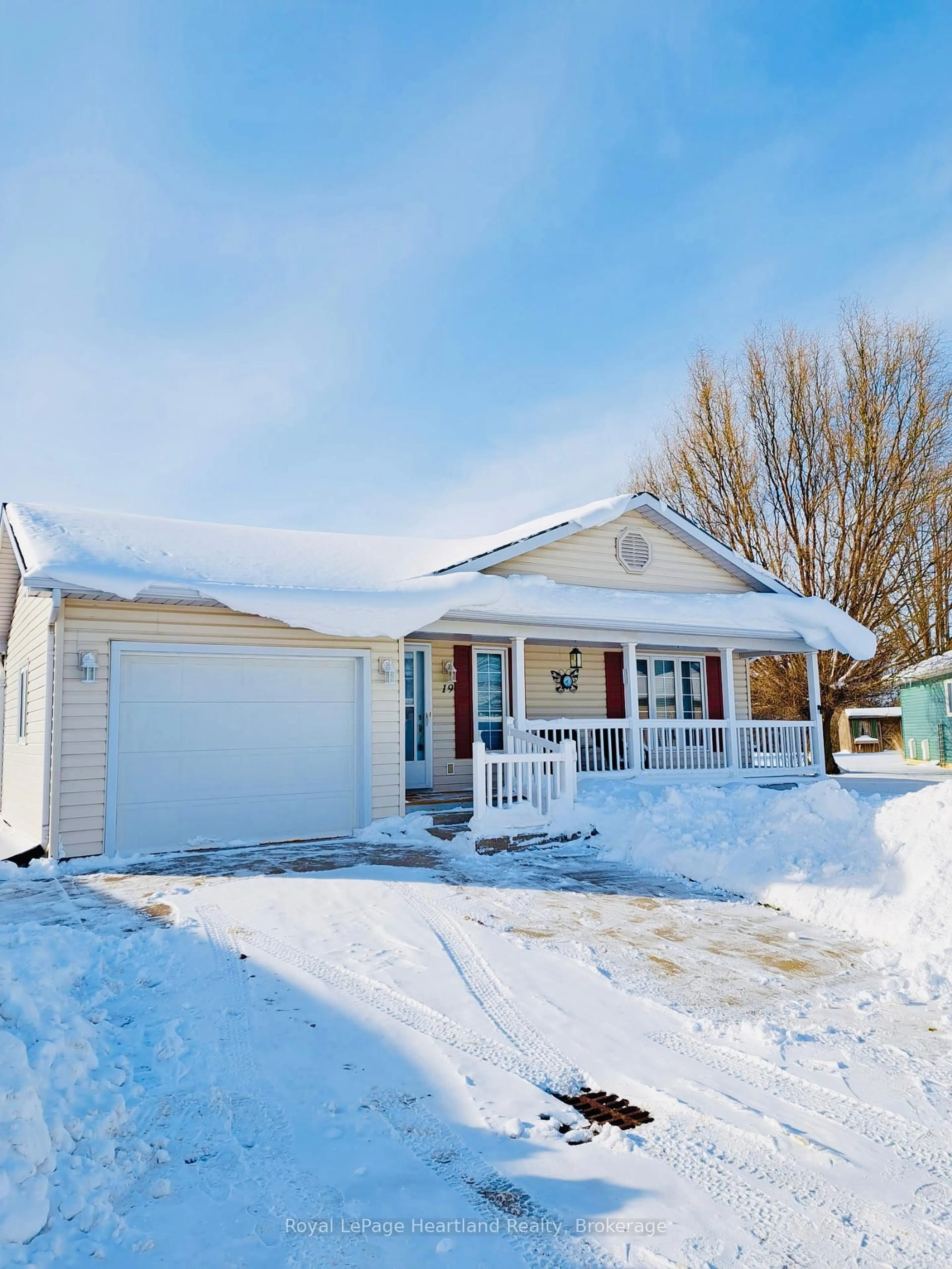 Home with vinyl exterior material, street for 30 Ann St #19, St. Marys Ontario N4X 1C8