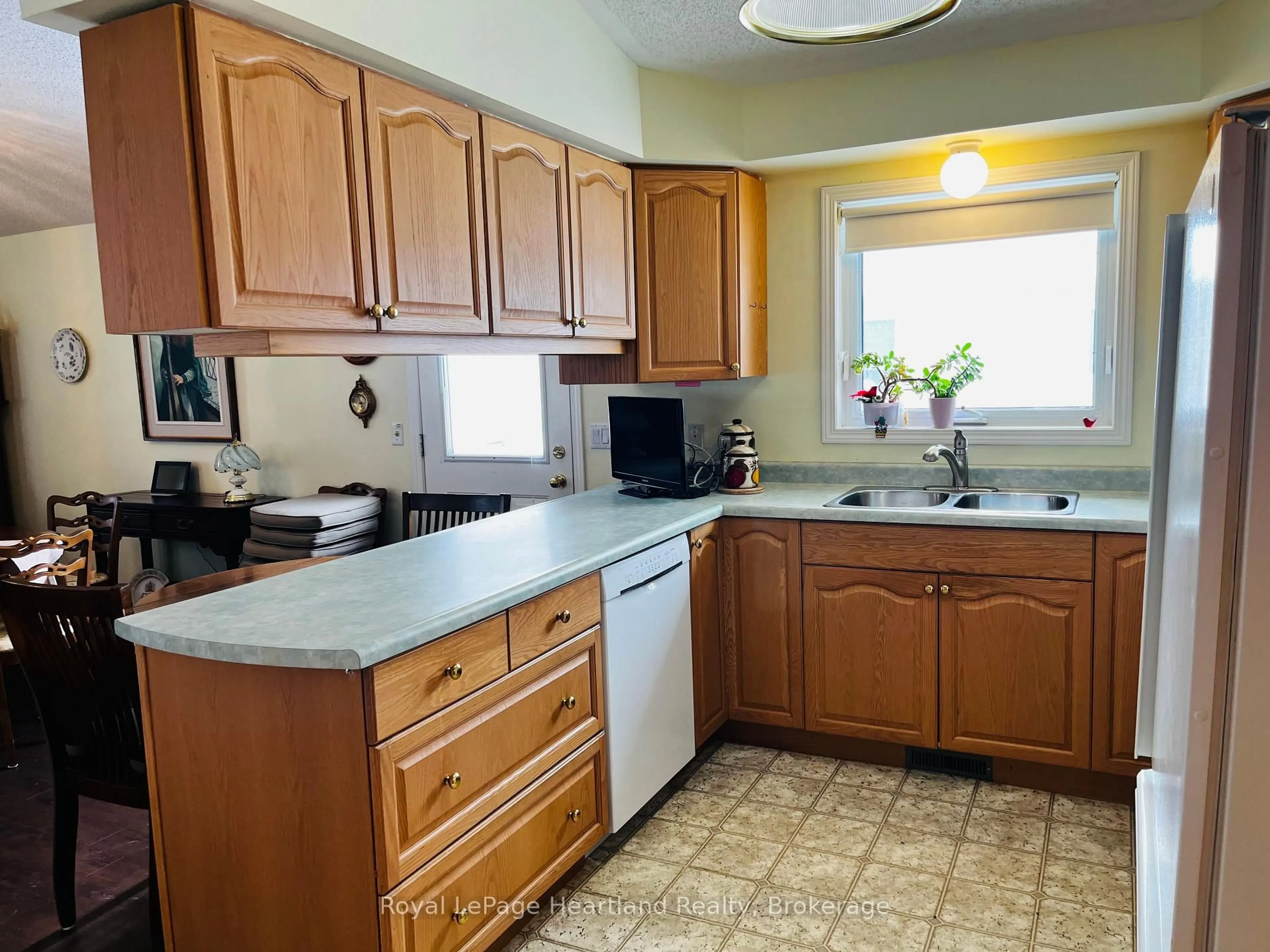 Standard kitchen, unknown for 30 Ann St #19, St. Marys Ontario N4X 1C8