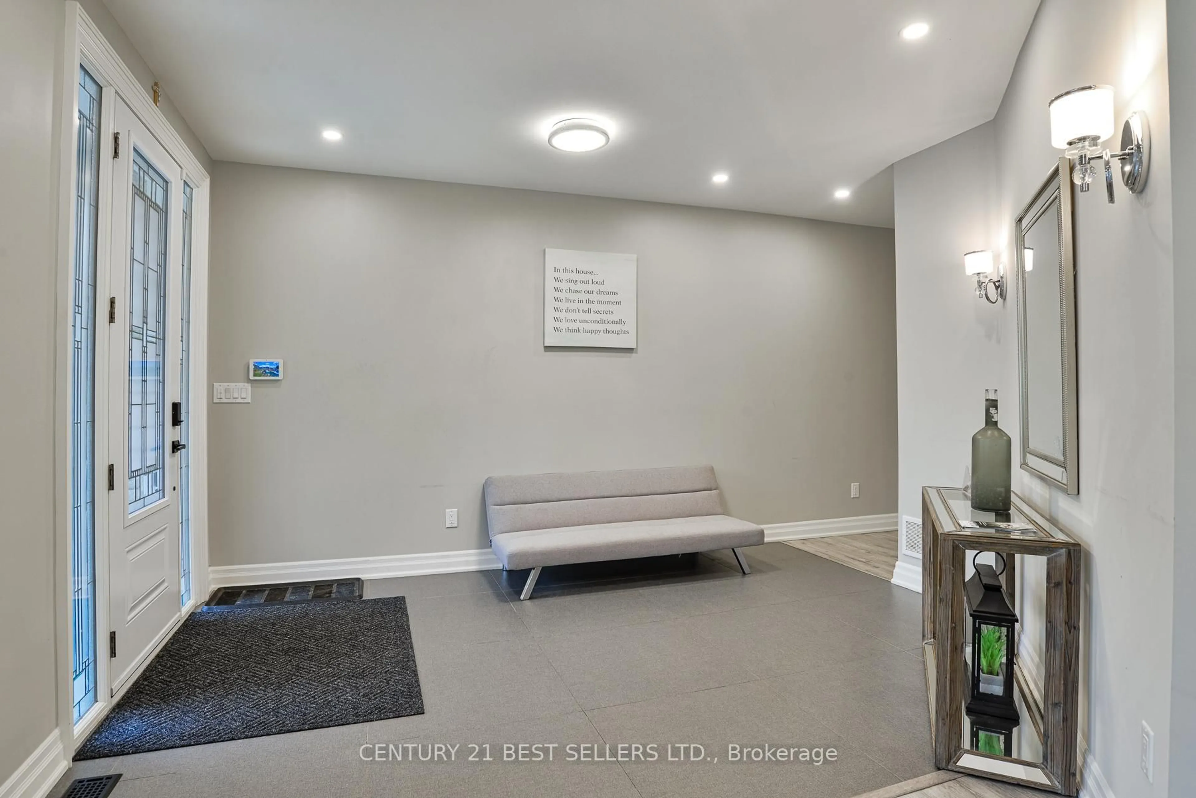 Unknown for 181 Anglo St, Bracebridge Ontario P1L 2H3