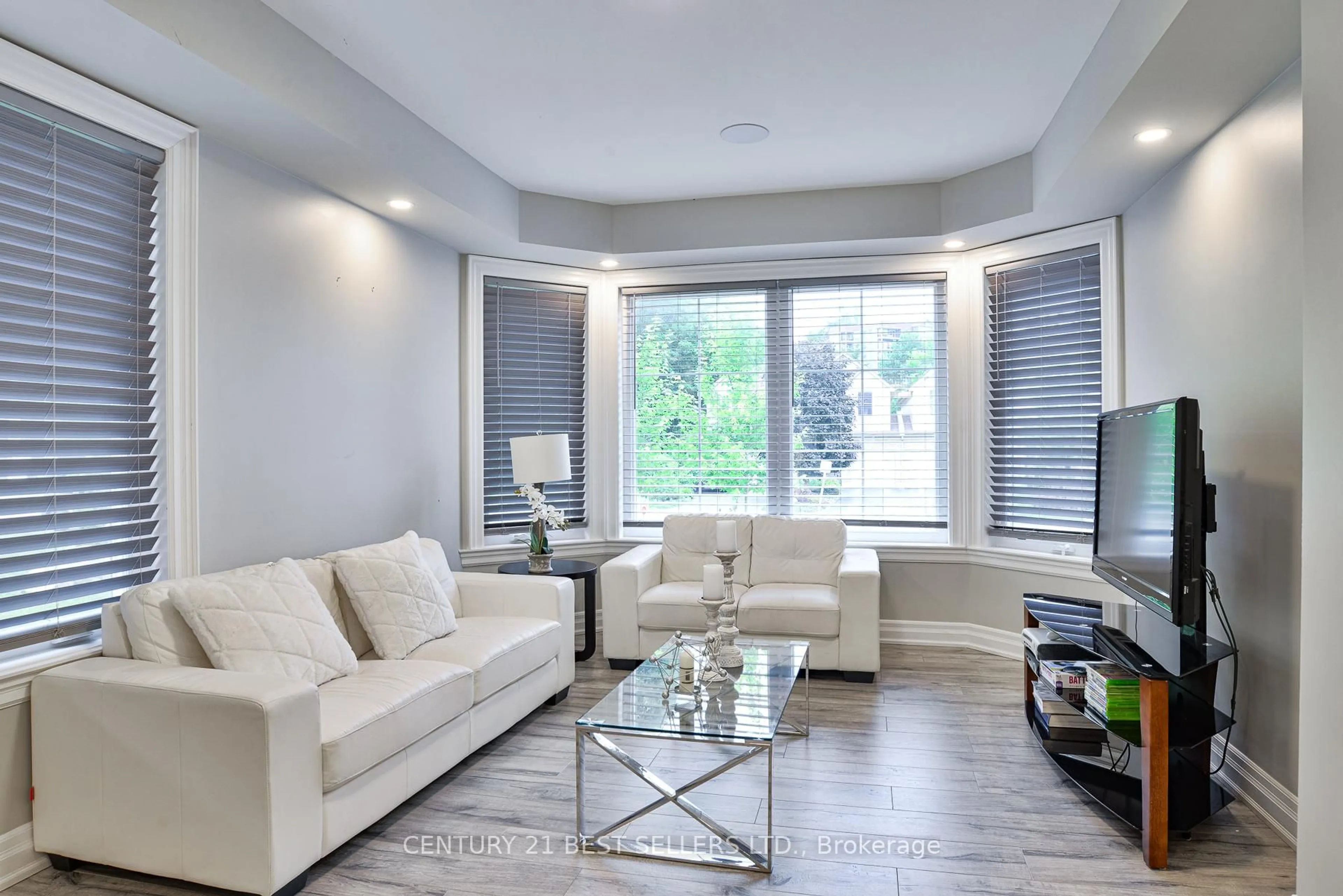 Living room with furniture, unknown for 181 Anglo St, Bracebridge Ontario P1L 2H3