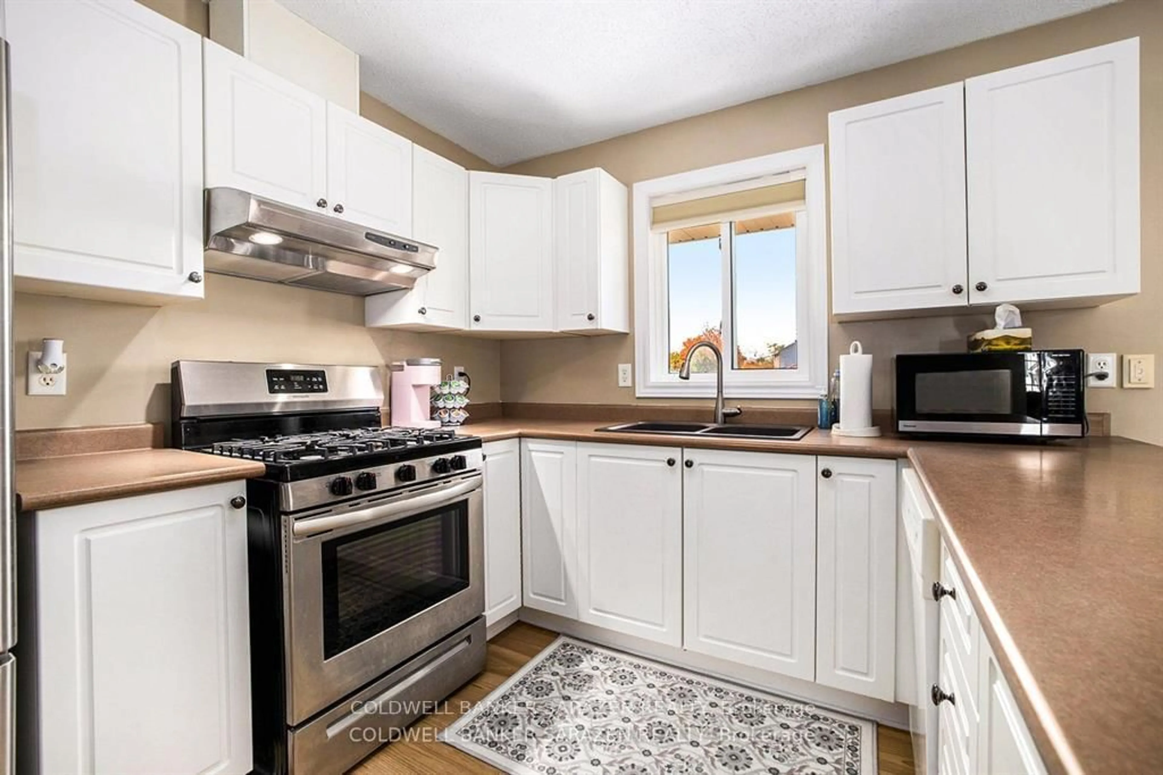 Standard kitchen, unknown for 129 Riley Cres, Braeside Ontario K7S 0E9