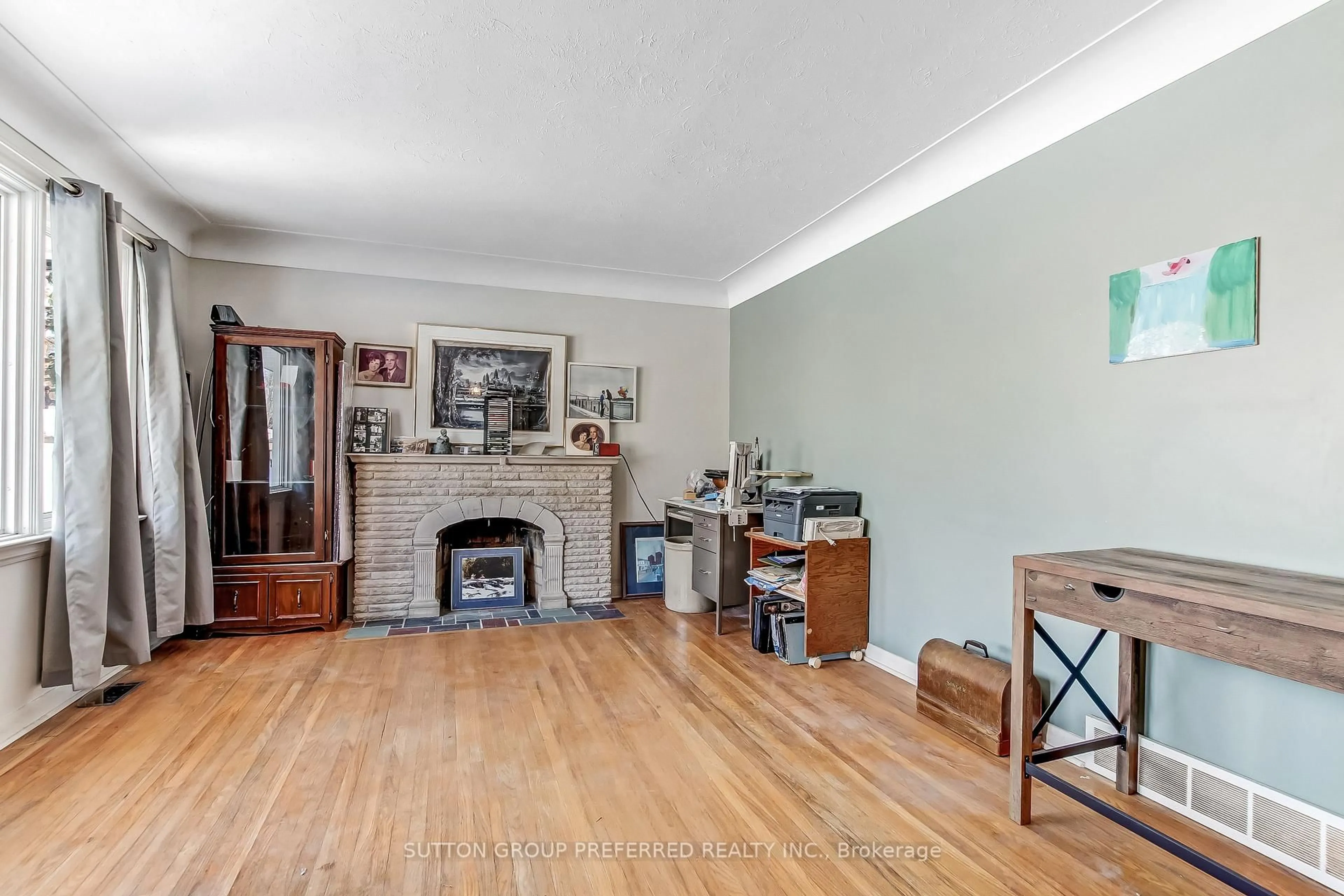 A pic of a room for 45 Jasper Cres, London East Ontario N5W 1J9