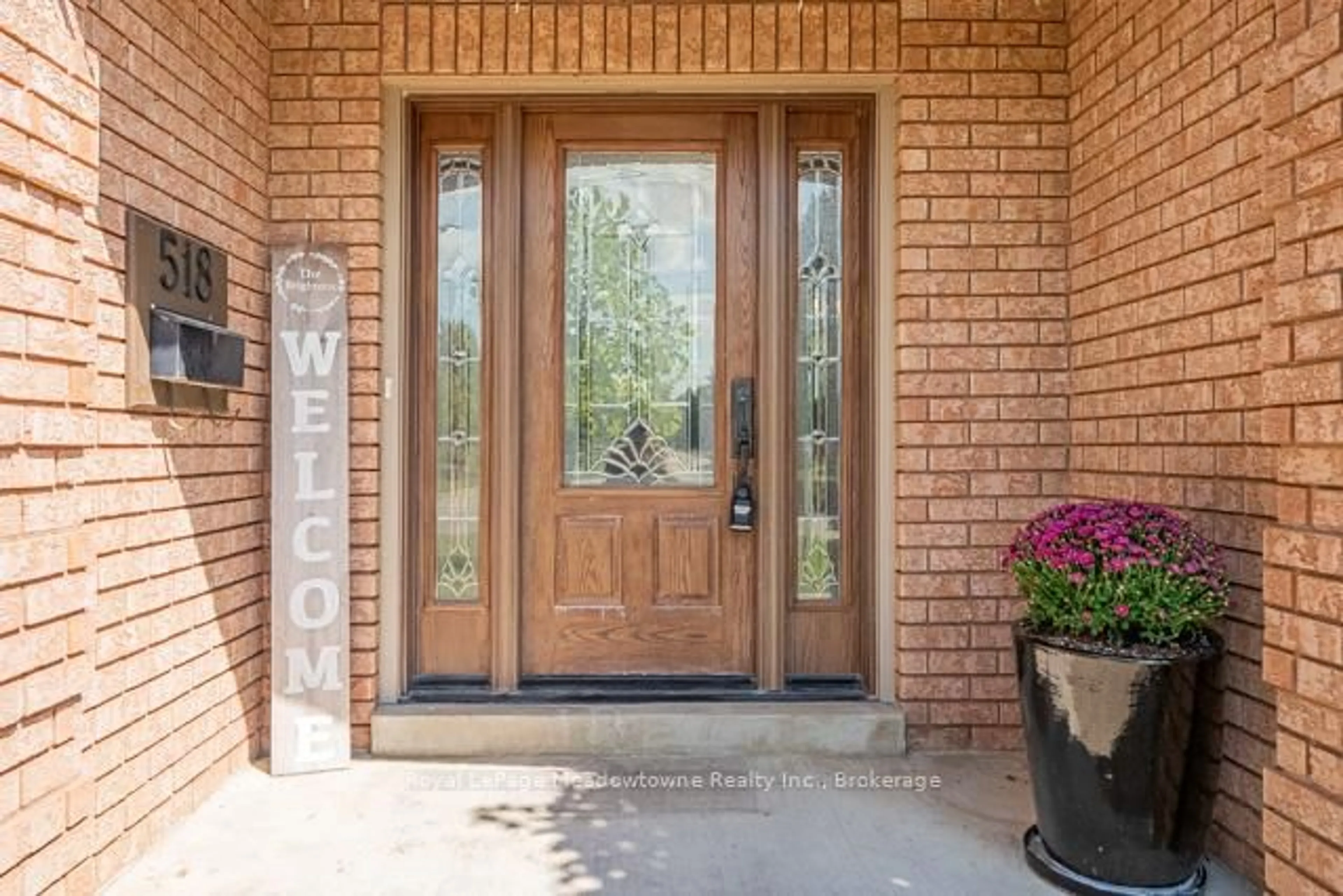 Indoor entryway for 518 Grand Ridge Dr, Cambridge Ontario N1S 4Y9
