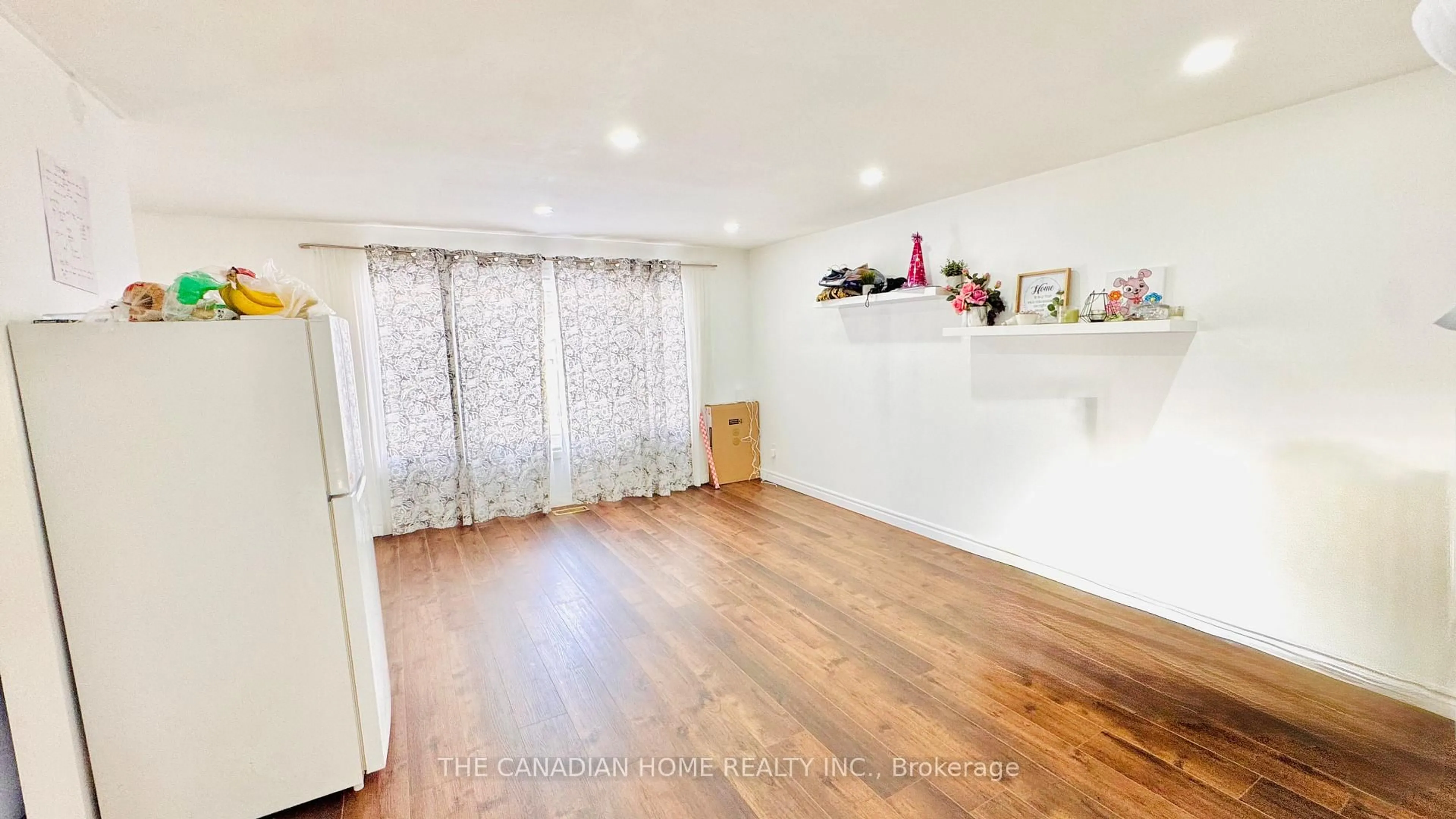 A pic of a room for 15 Cluthe Cres, Kitchener Ontario N2P 1N1